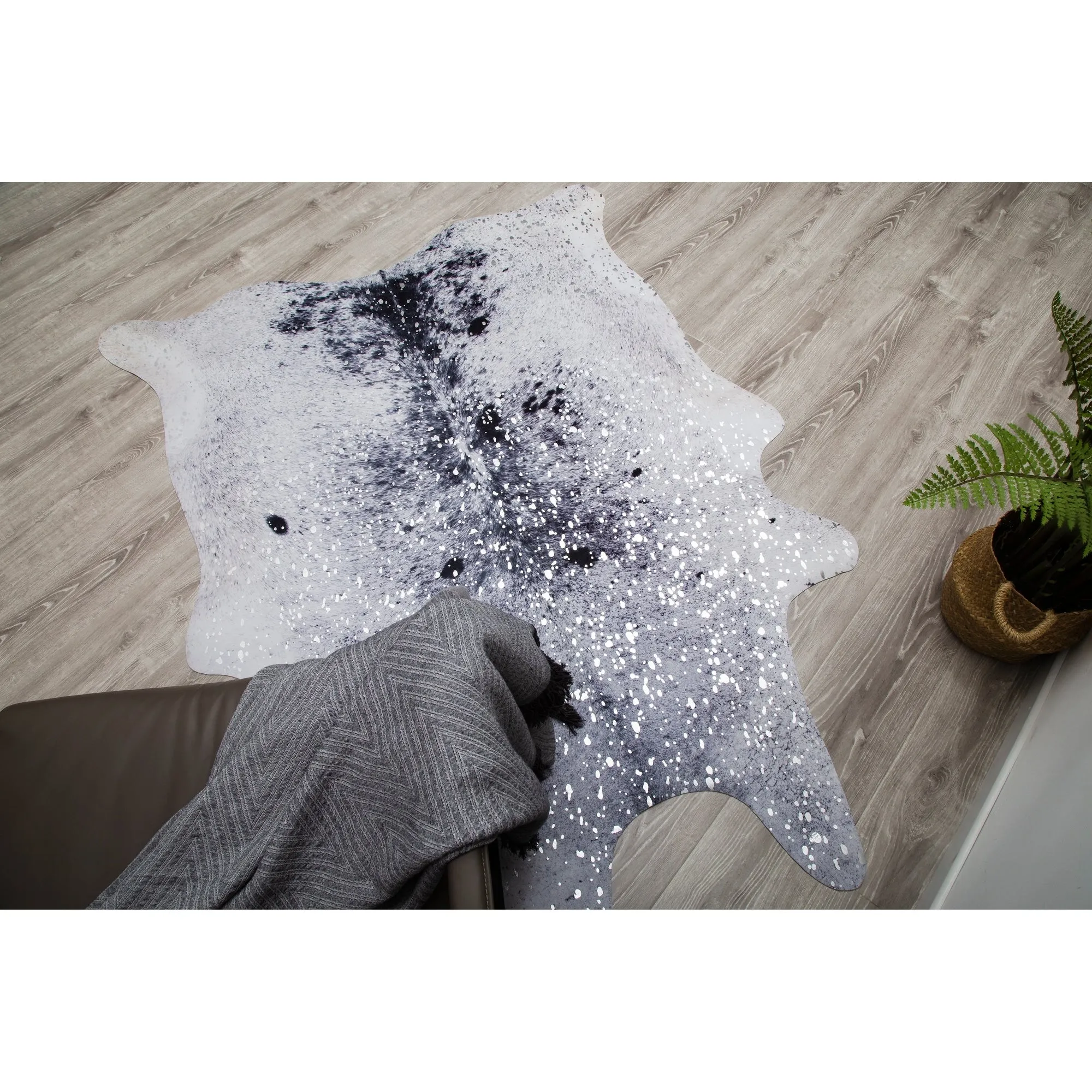 Rio Collection Faux Cowhide Printed Rug with Foil Accents