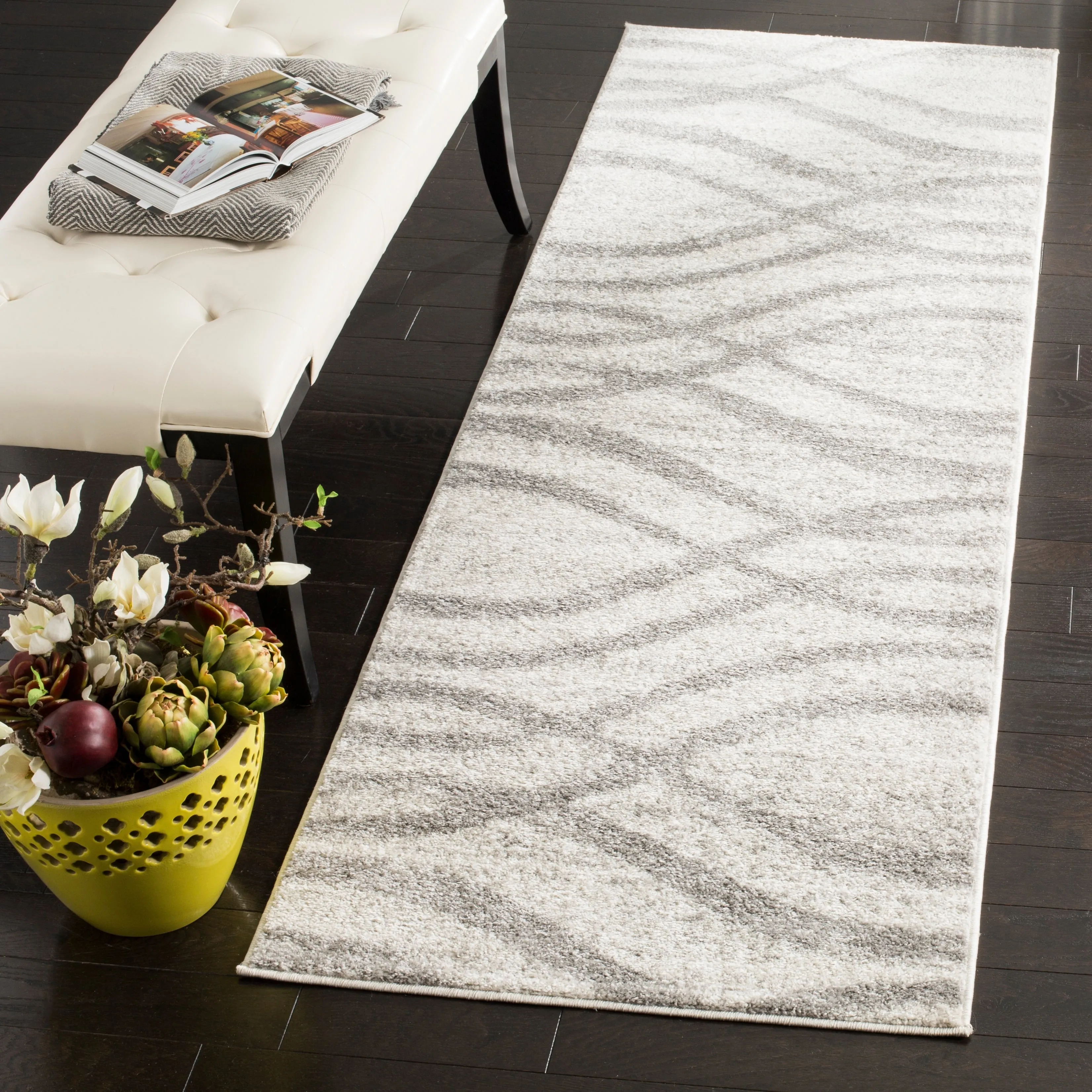 SAFAVIEH. Adirondack Vinni Modern Abstract Distressed Rug