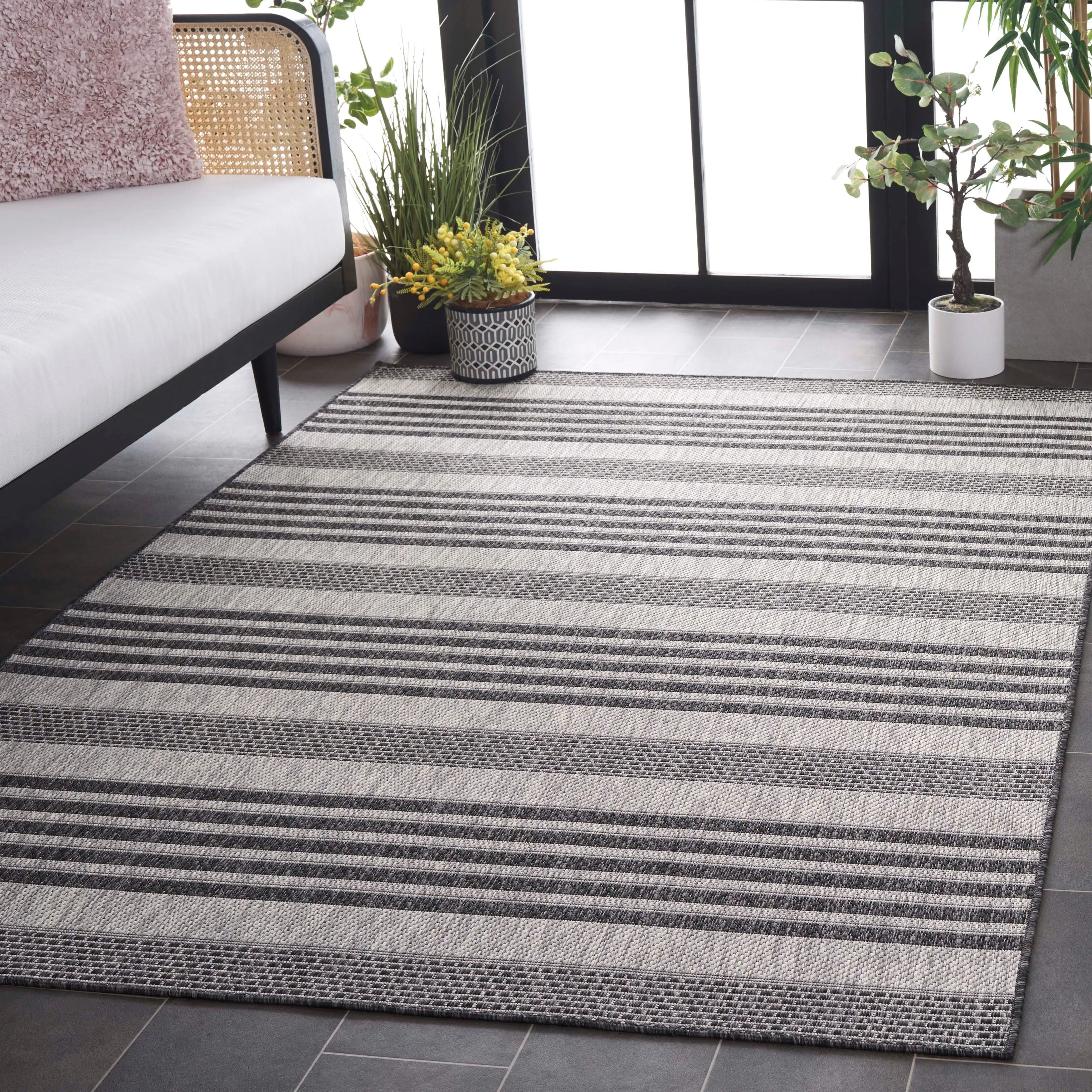 SAFAVIEH Beach House Gritta Transitional Rug