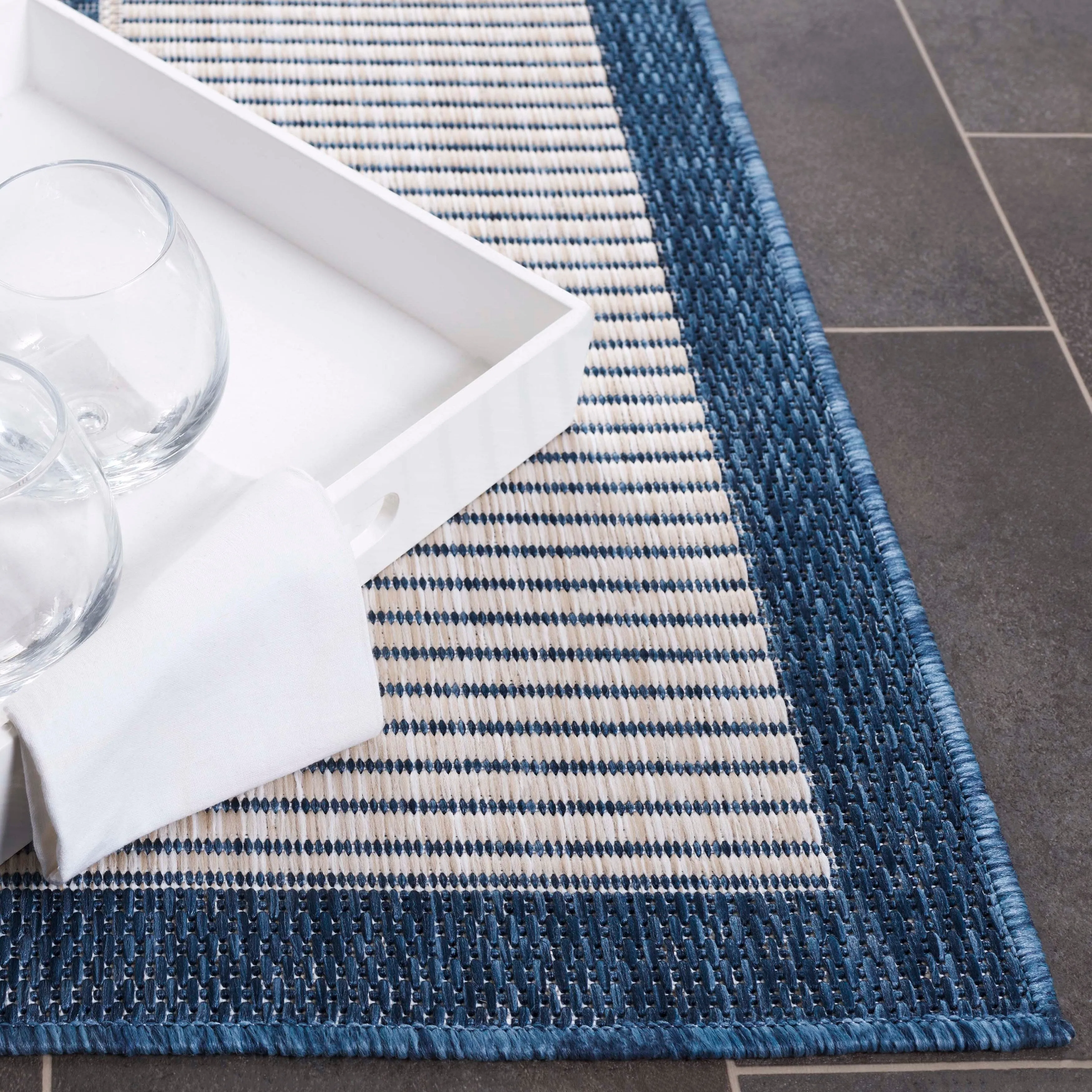 SAFAVIEH Beach House Maronia Transitional Rug