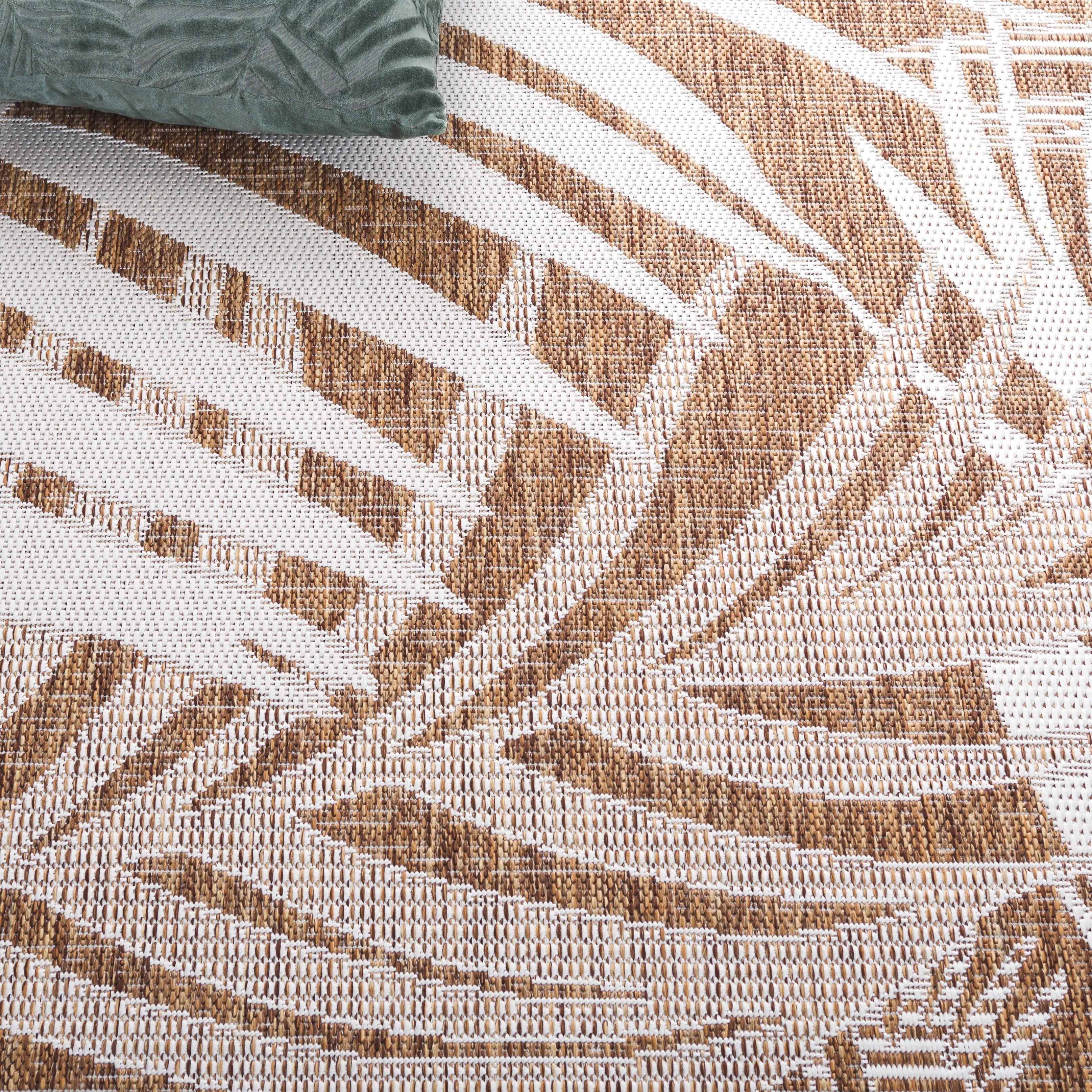 SAFAVIEH Beach House Nassrin Transitional Rug