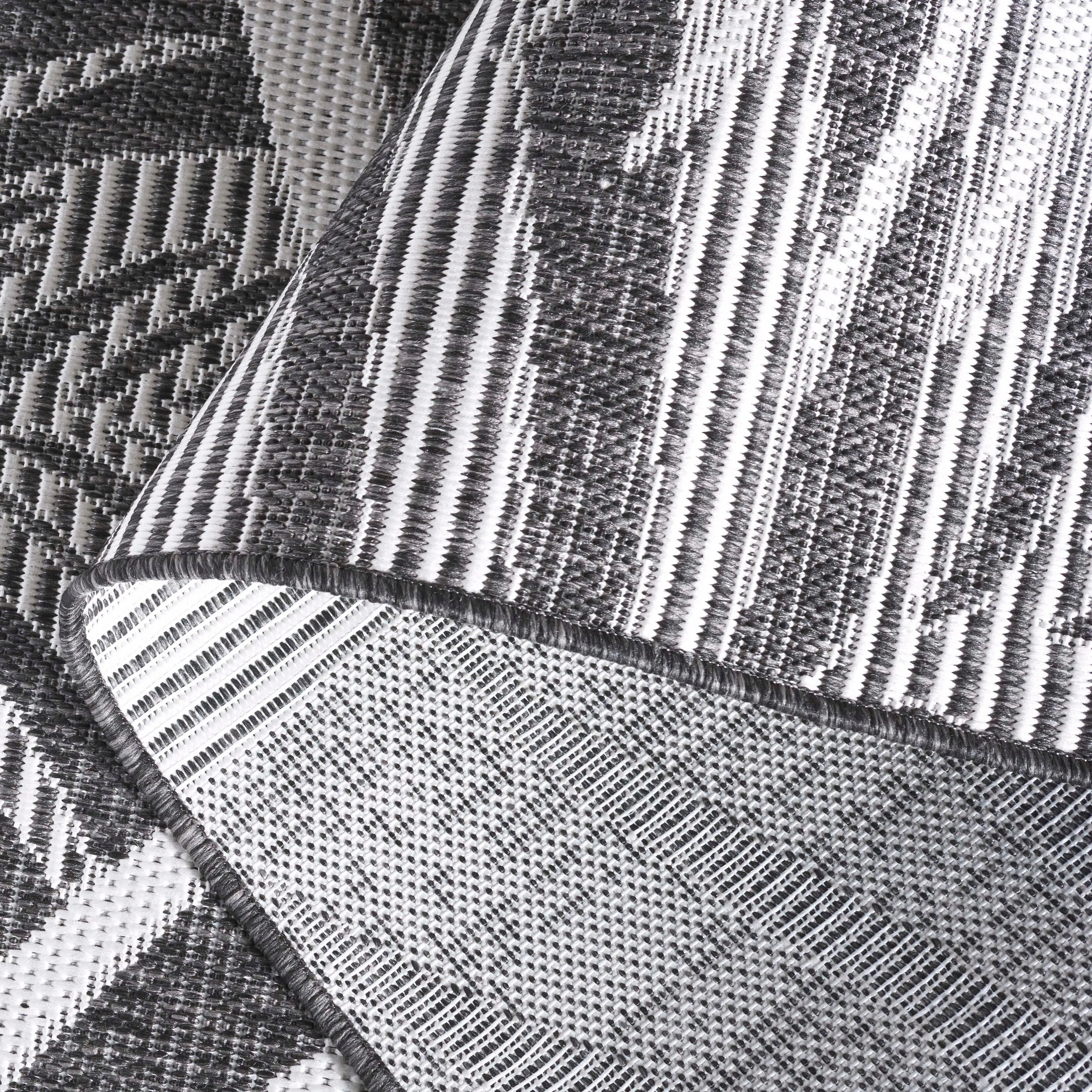 SAFAVIEH Beach House Nassrin Transitional Rug