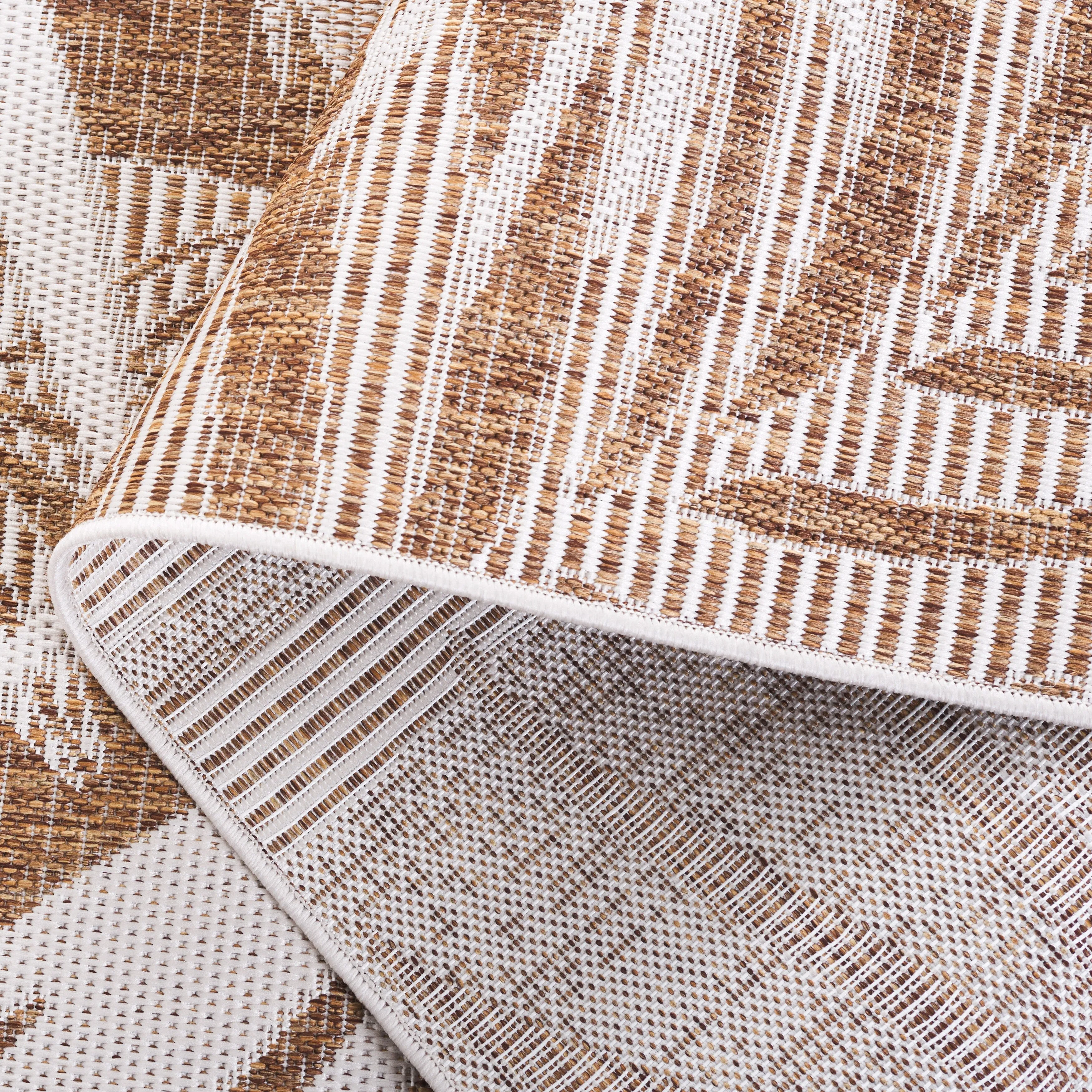 SAFAVIEH Beach House Nassrin Transitional Rug
