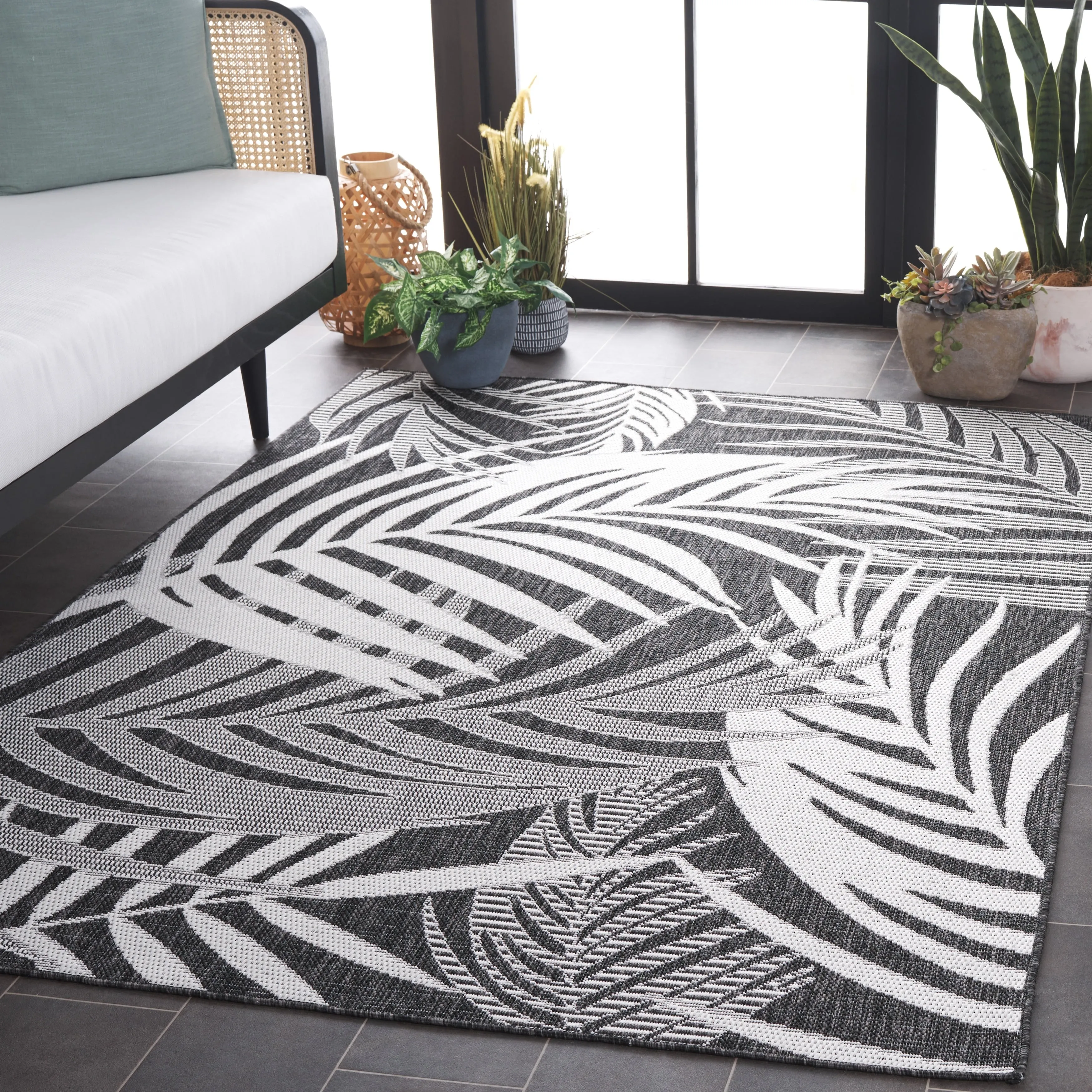 SAFAVIEH Beach House Nassrin Transitional Rug
