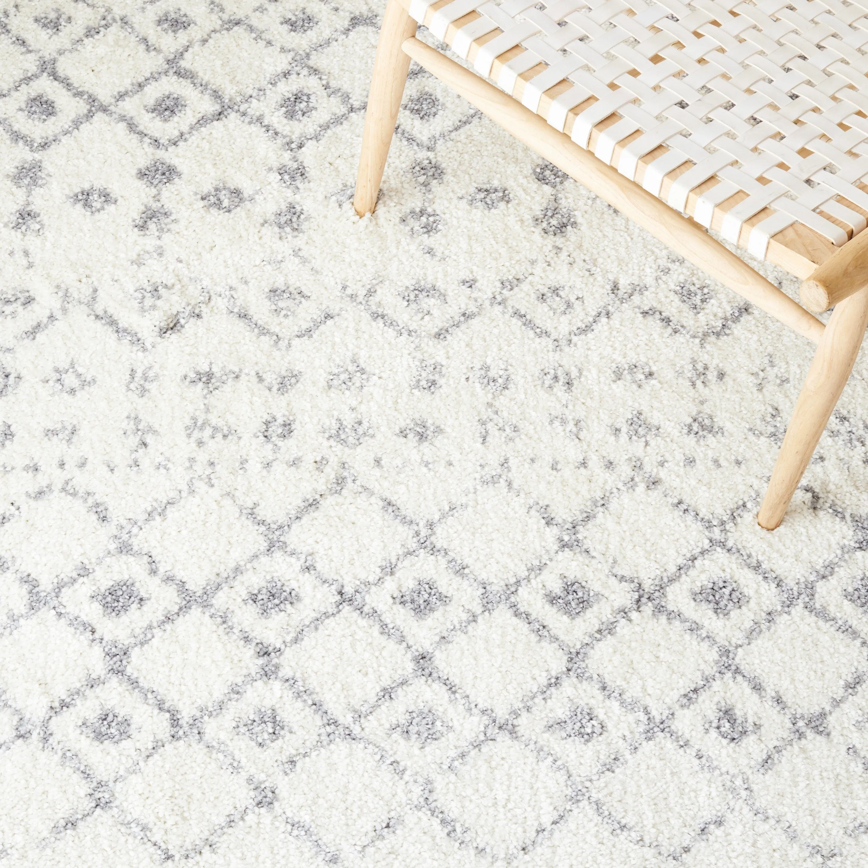 SAFAVIEH Berber Fringe Dashurije Leatha Trellis Rug