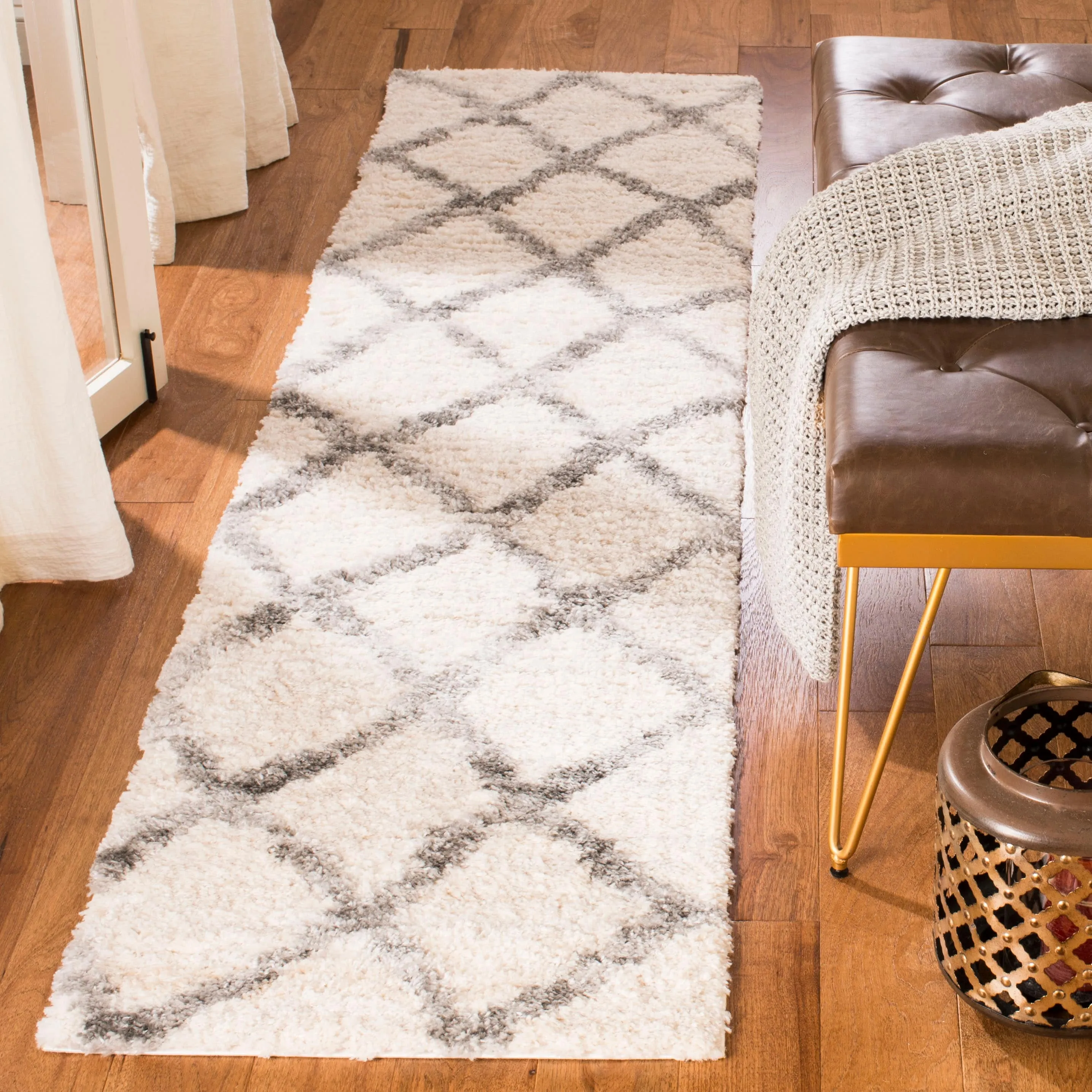 SAFAVIEH Berber Shag Sestilia Rug
