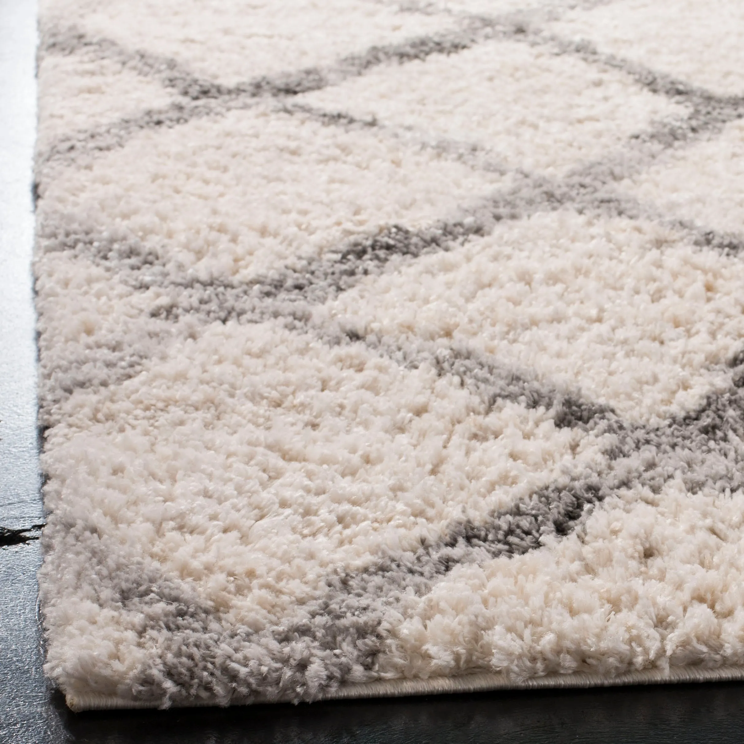 SAFAVIEH Berber Shag Sestilia Rug