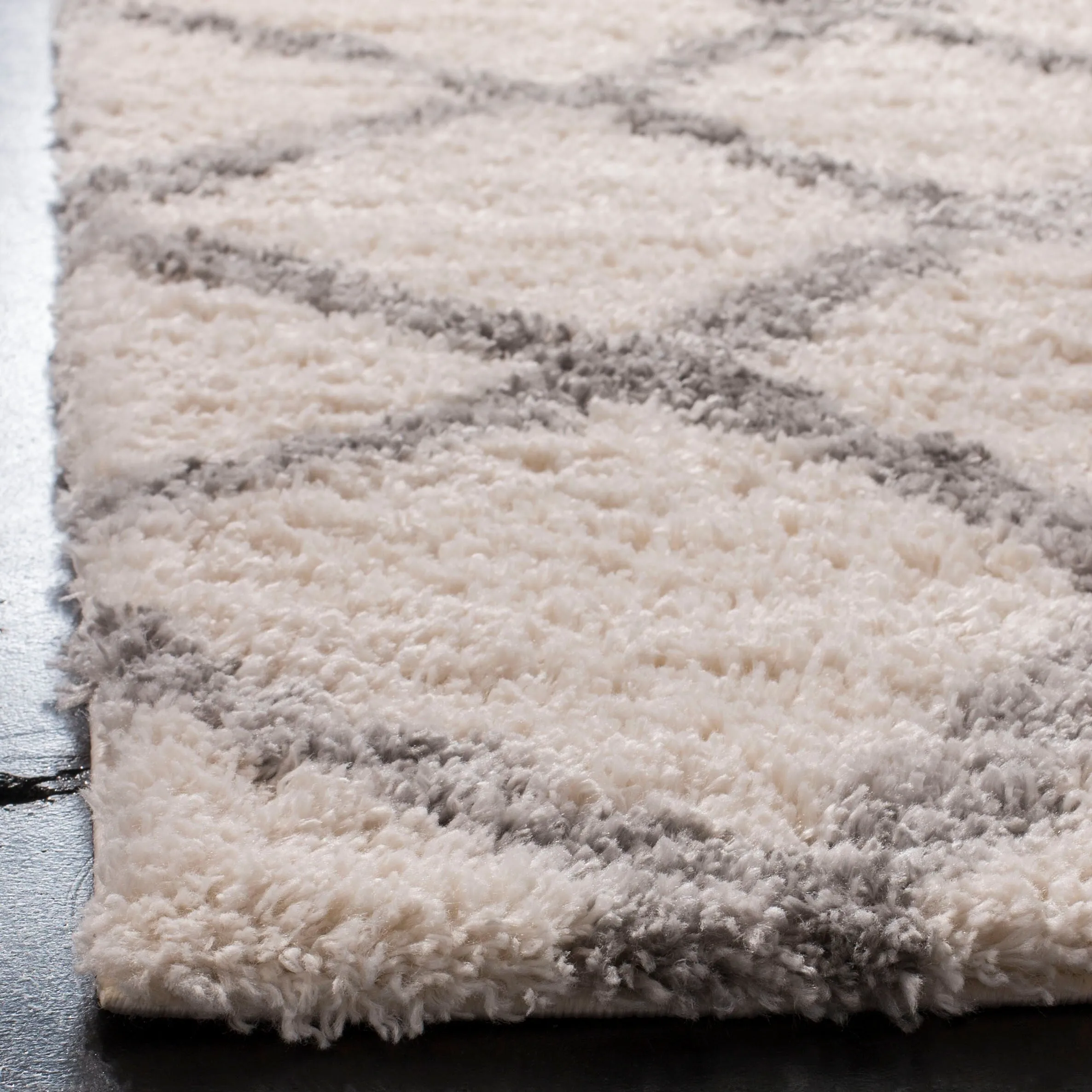 SAFAVIEH Berber Shag Sestilia Rug