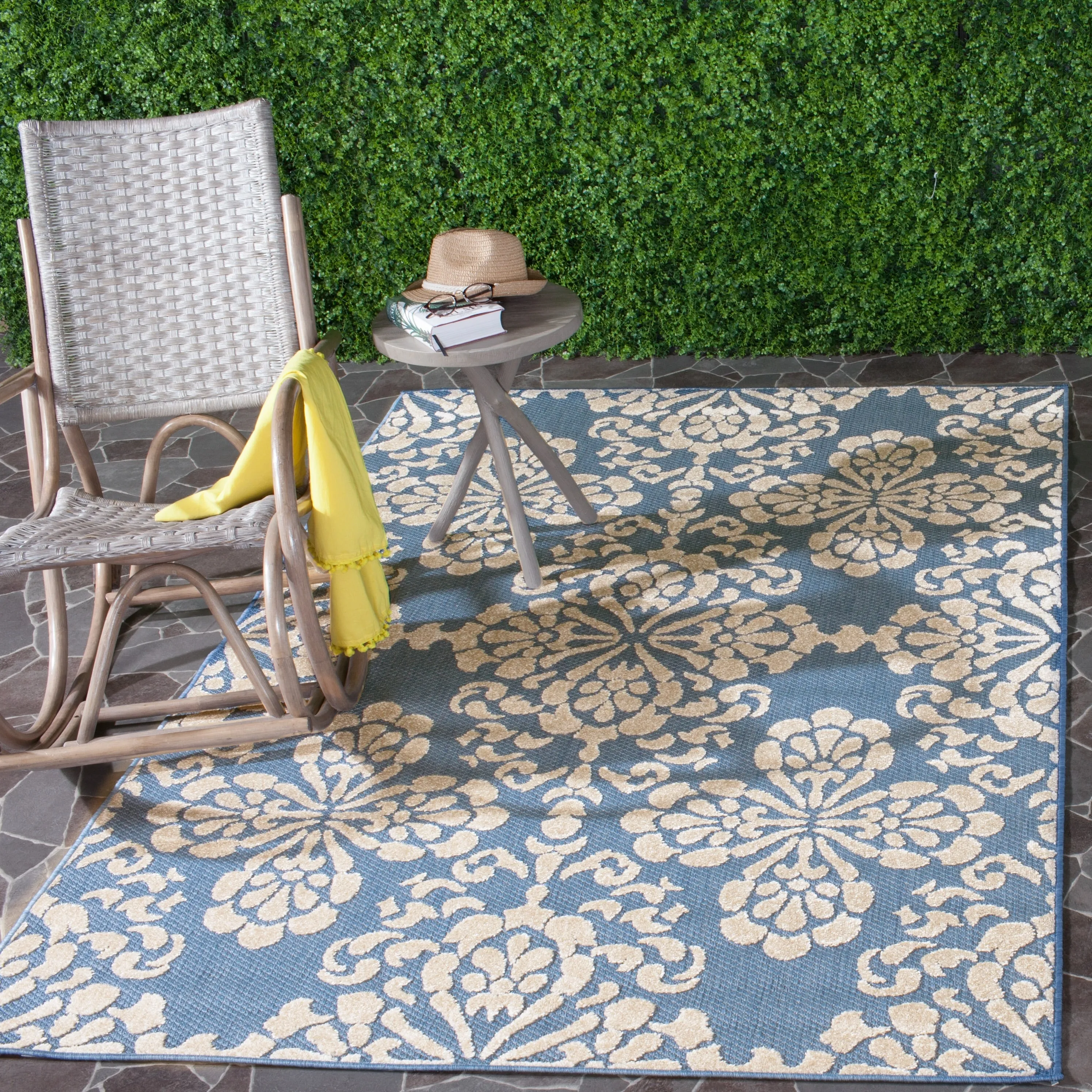 SAFAVIEH Cottage Kazimira Indoor/ Outdoor Patio Backyard Rug