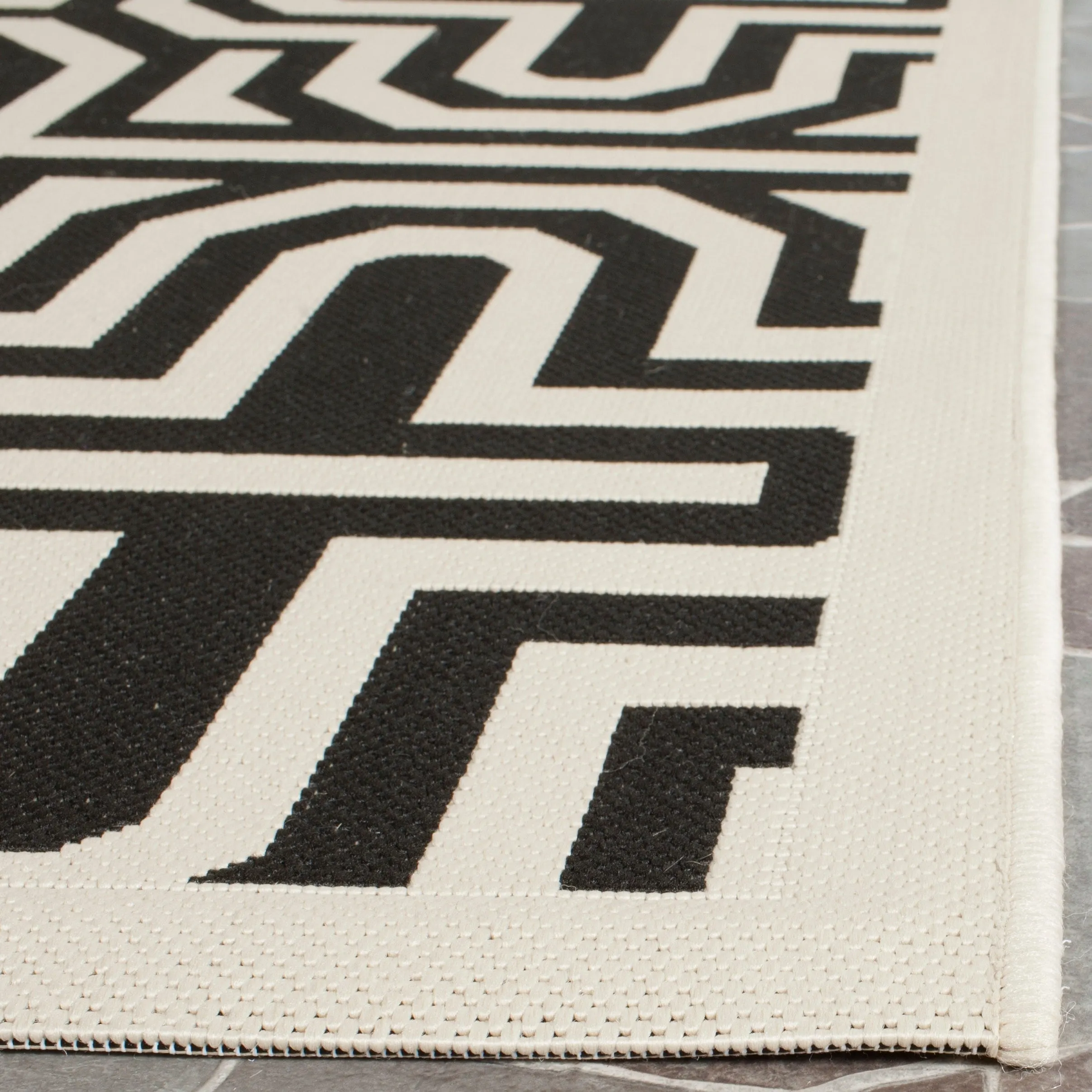SAFAVIEH Courtyard Billye Indoor/ Outdoor Waterproof Patio Backyard Rug
