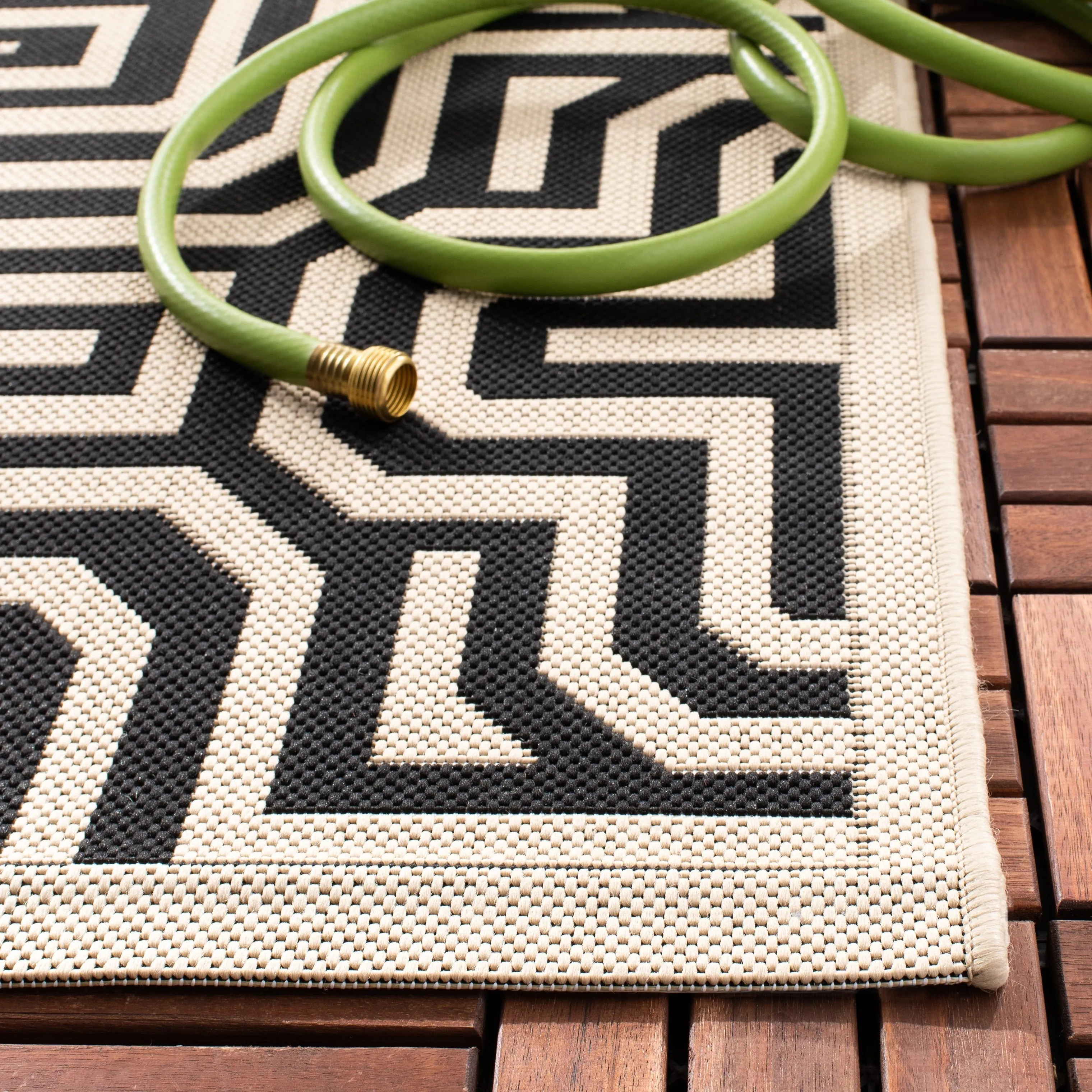 SAFAVIEH Courtyard Billye Indoor/ Outdoor Waterproof Patio Backyard Rug
