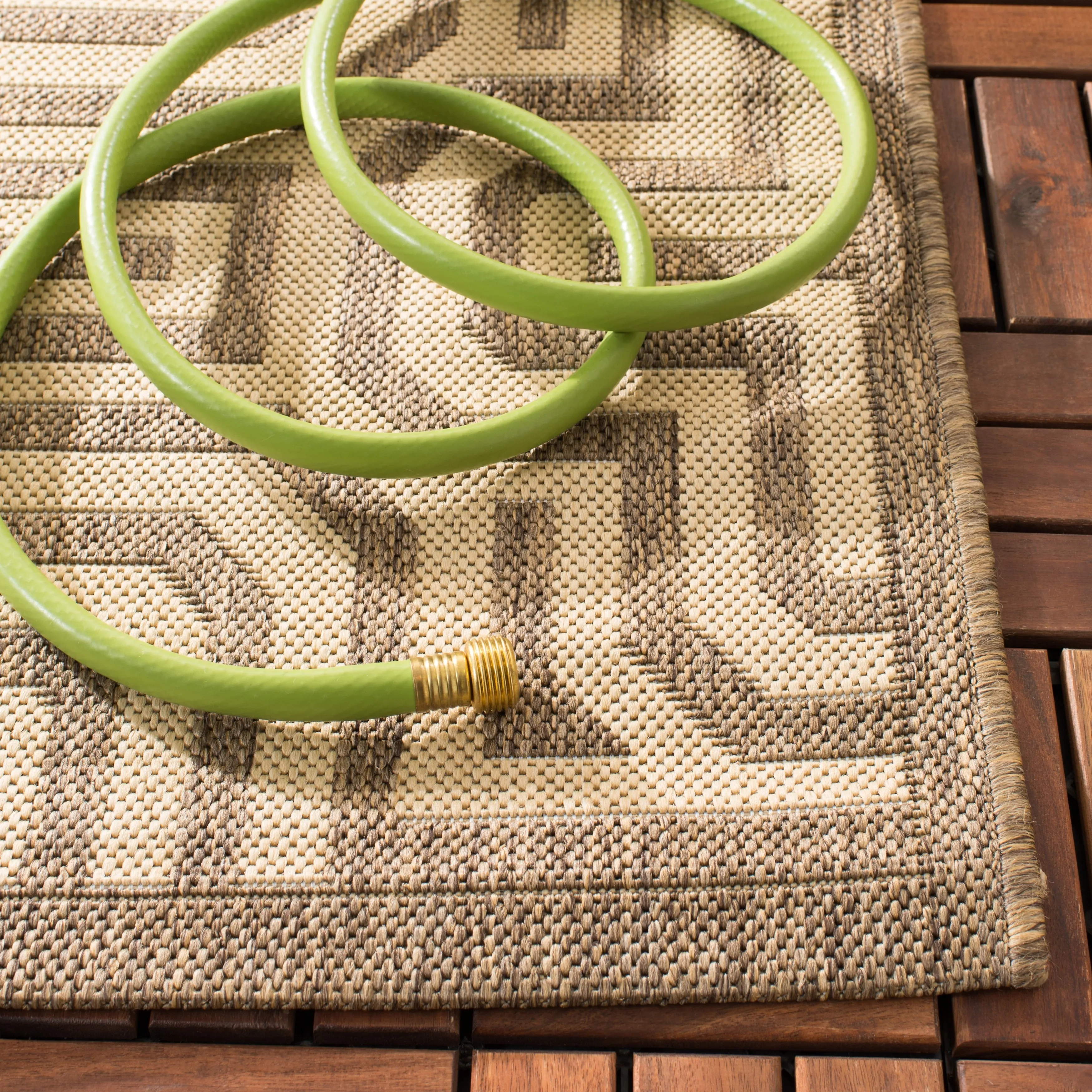 SAFAVIEH Courtyard Billye Indoor/ Outdoor Waterproof Patio Backyard Rug