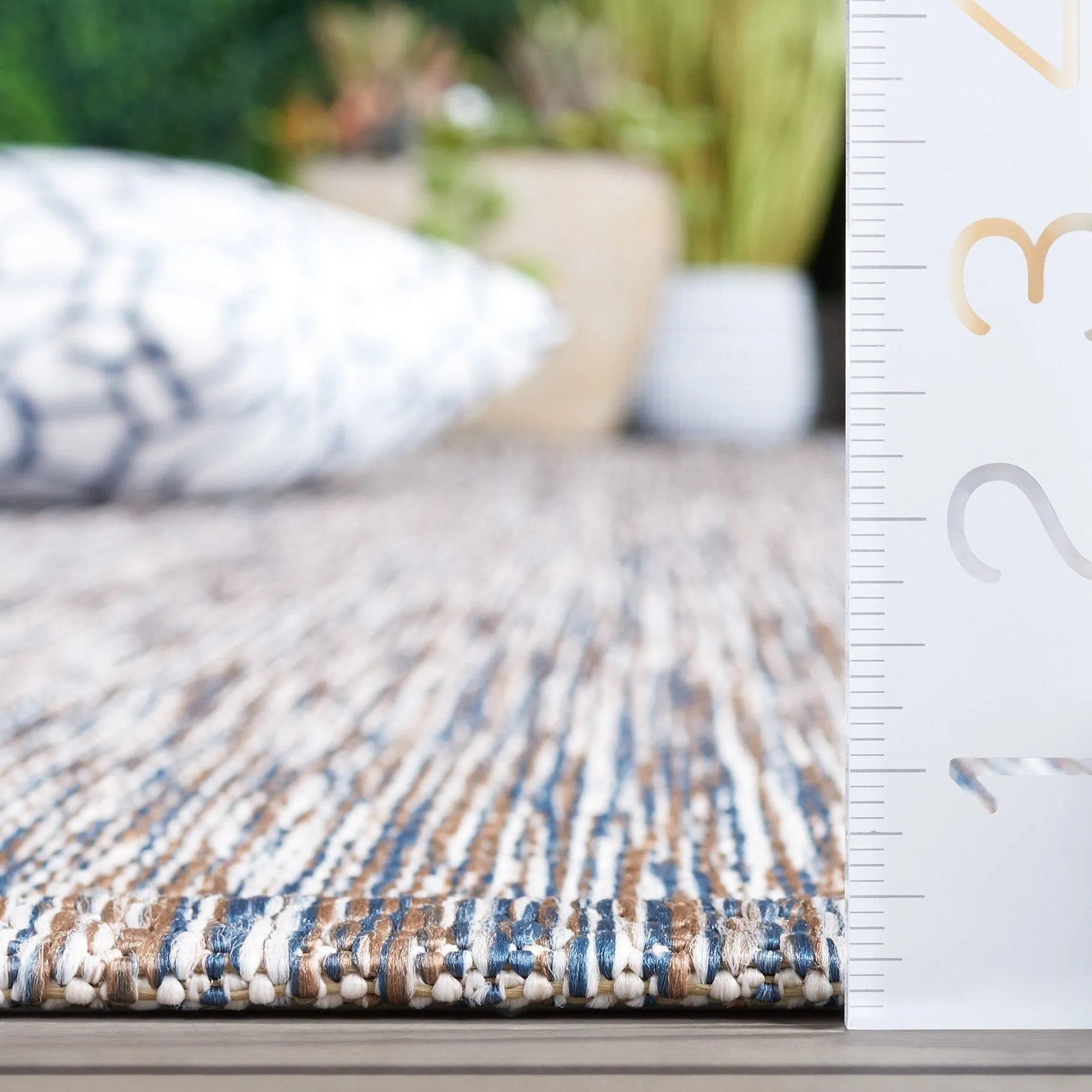 SAFAVIEH Courtyard Lumturie Indoor/Outdoor Waterproof Patio Rug