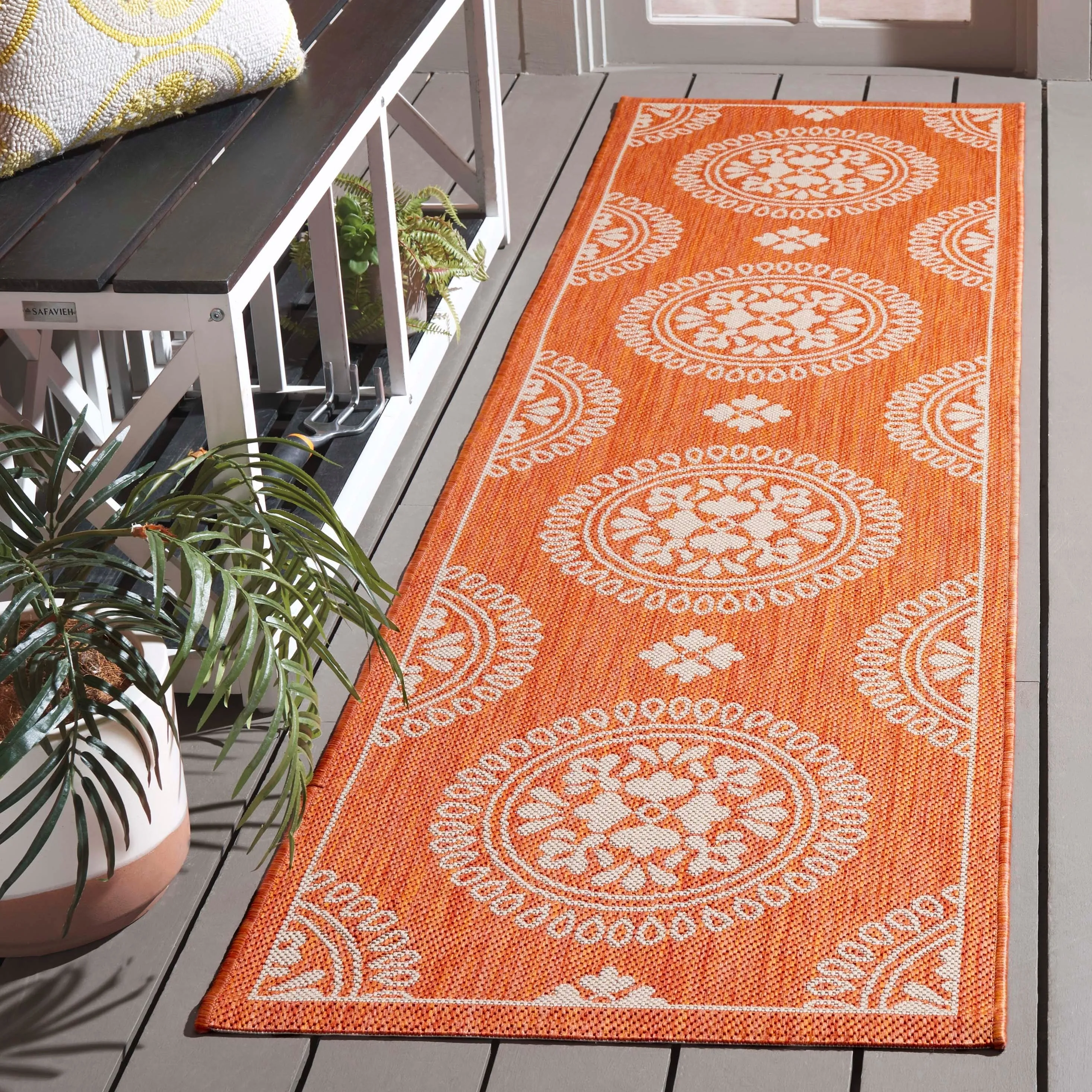 SAFAVIEH Courtyard Lyndy Rug