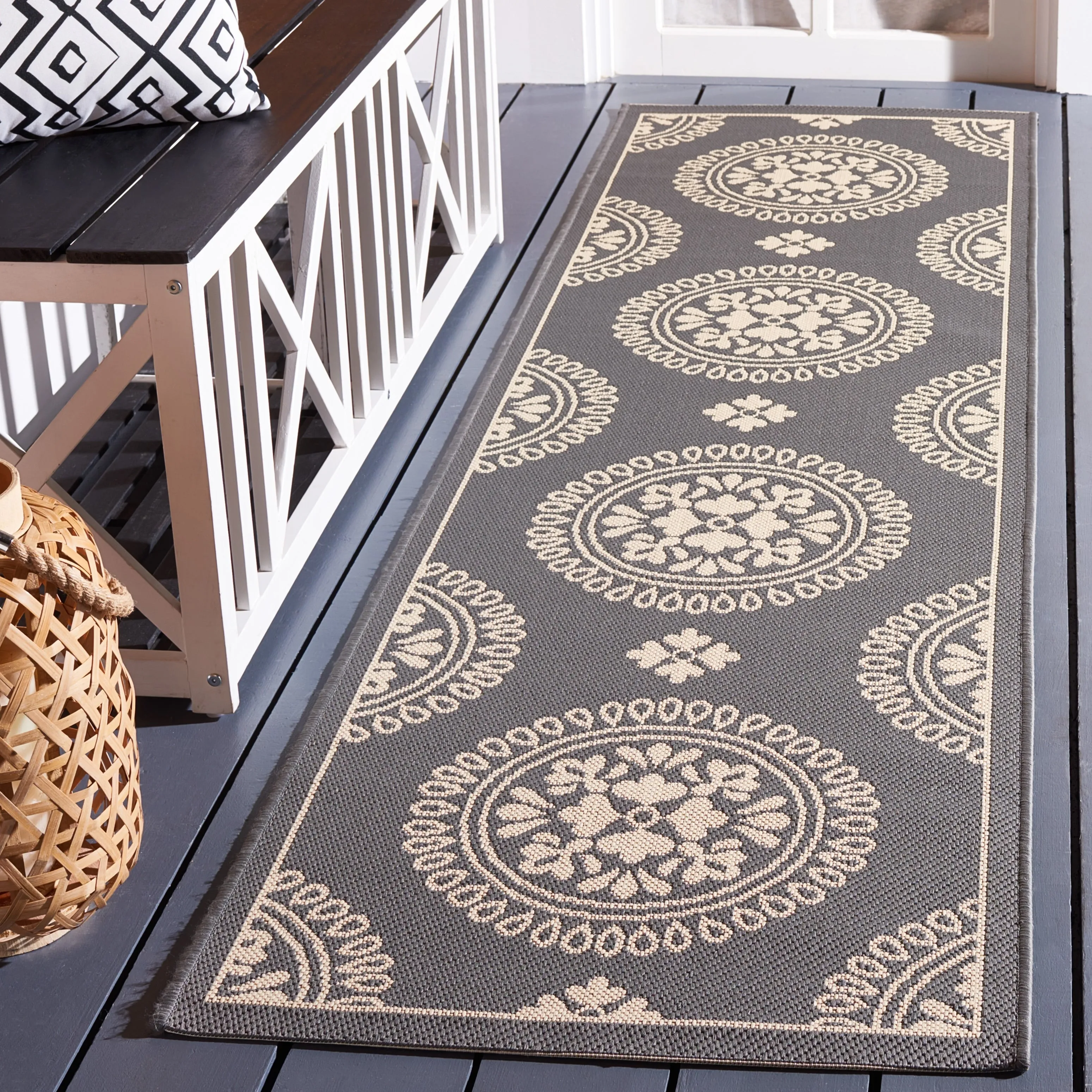 SAFAVIEH Courtyard Lyndy Rug