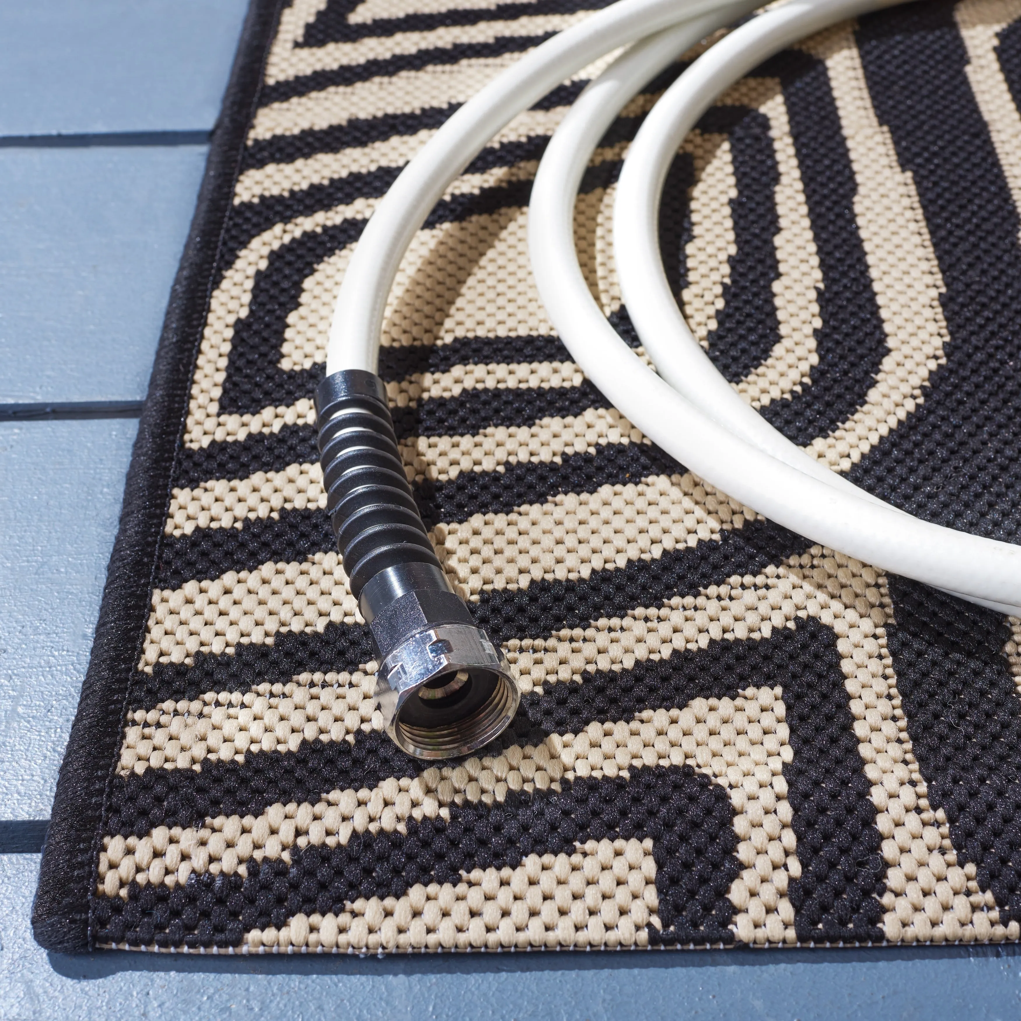 SAFAVIEH Courtyard Misako Indoor/ Outdoor Waterproof Patio Backyard Rug