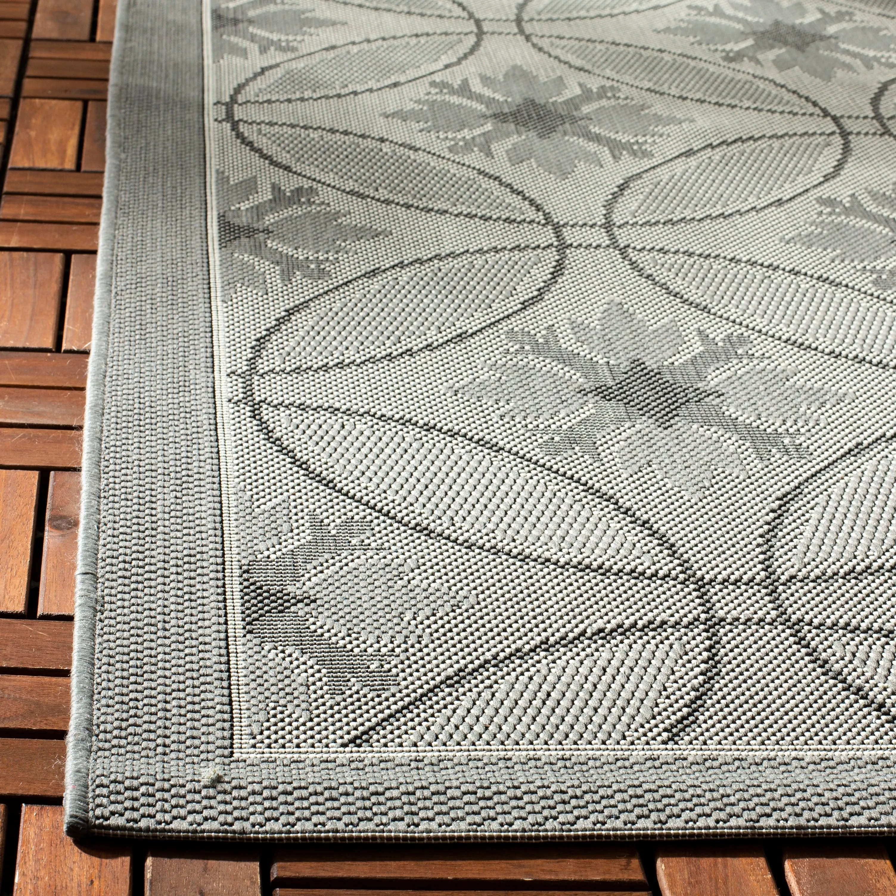 SAFAVIEH Courtyard Shelba Indoor/ Outdoor Waterproof Rug