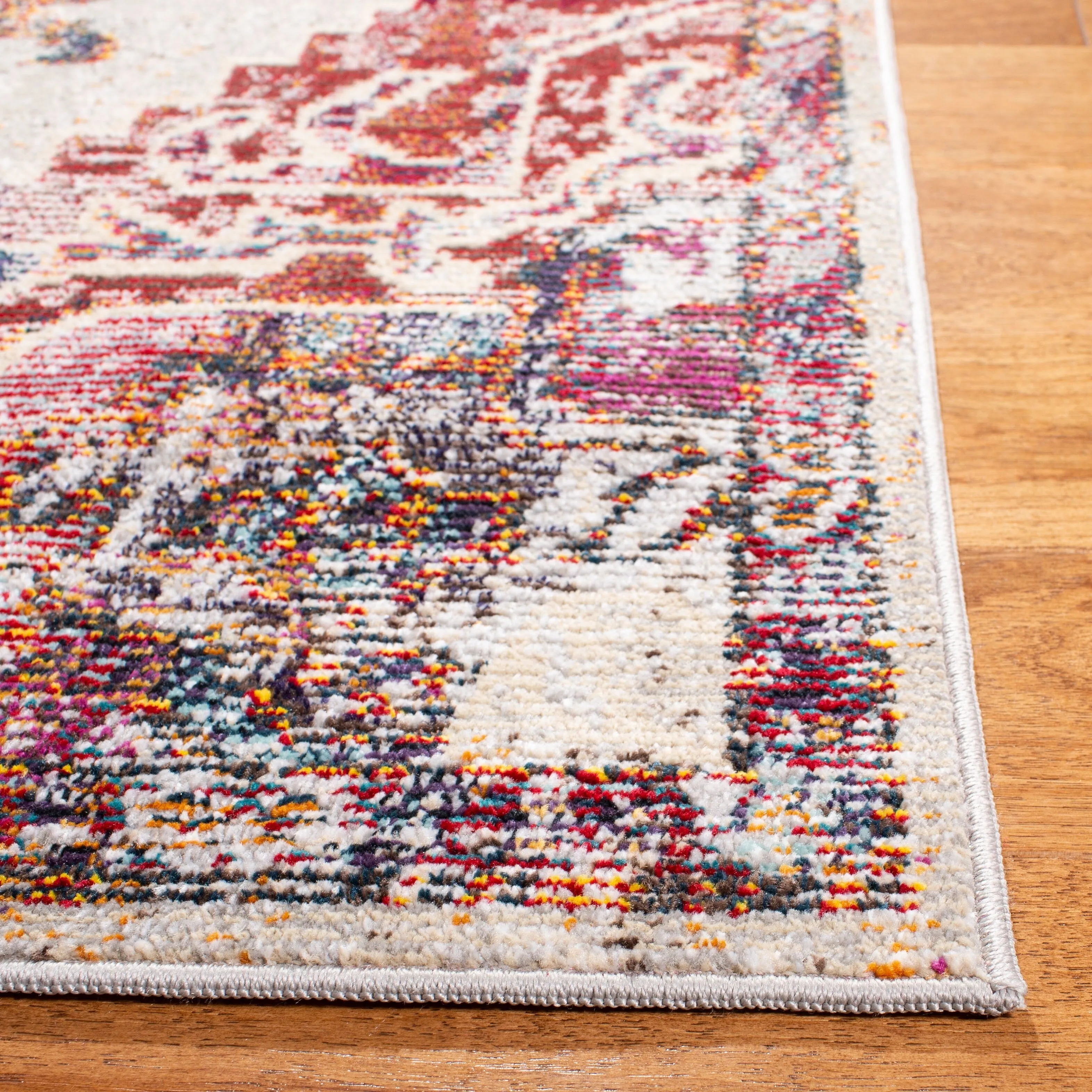 SAFAVIEH. Crystal Naimat Vintage Boho Medallion Rug