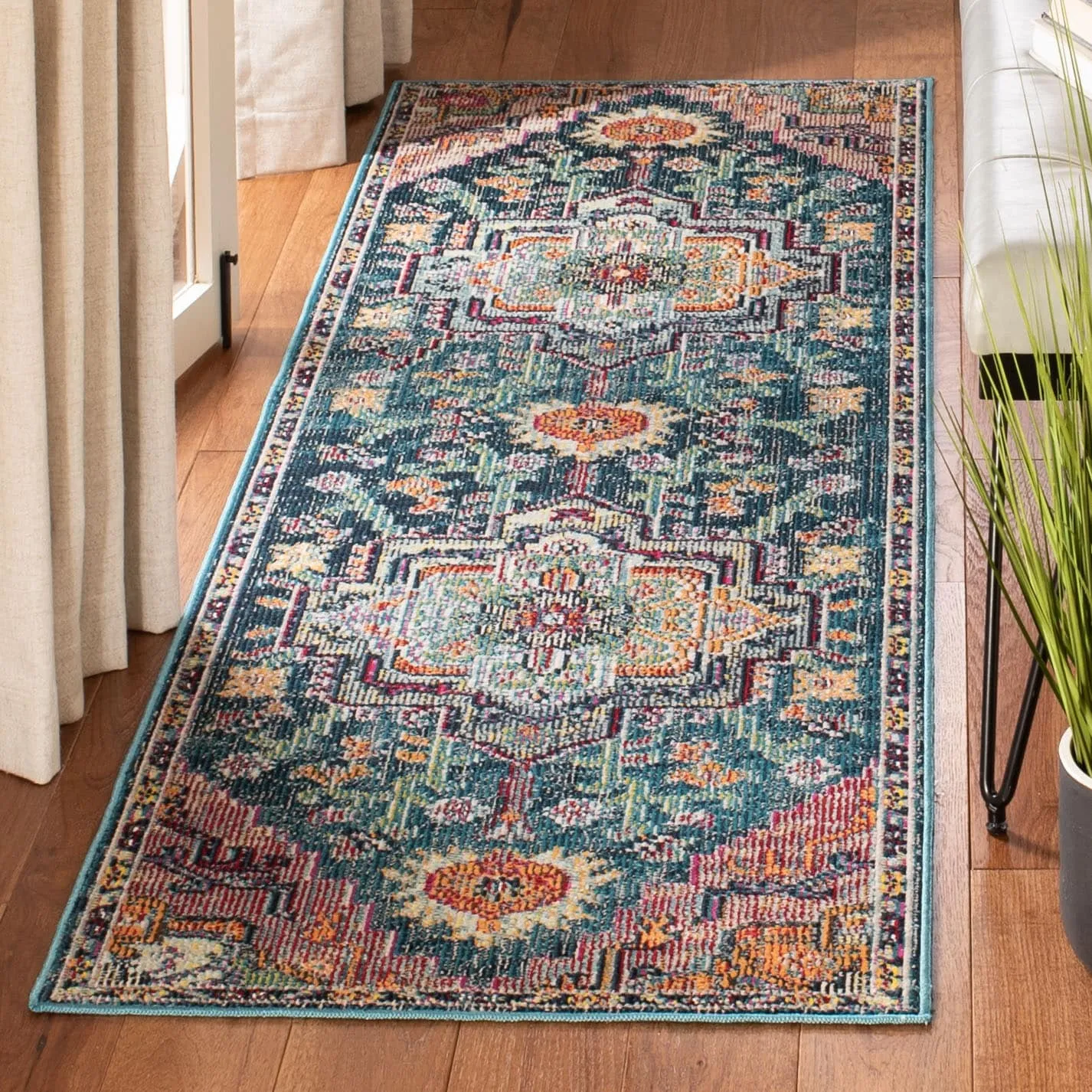 SAFAVIEH. Crystal Naimat Vintage Boho Medallion Rug