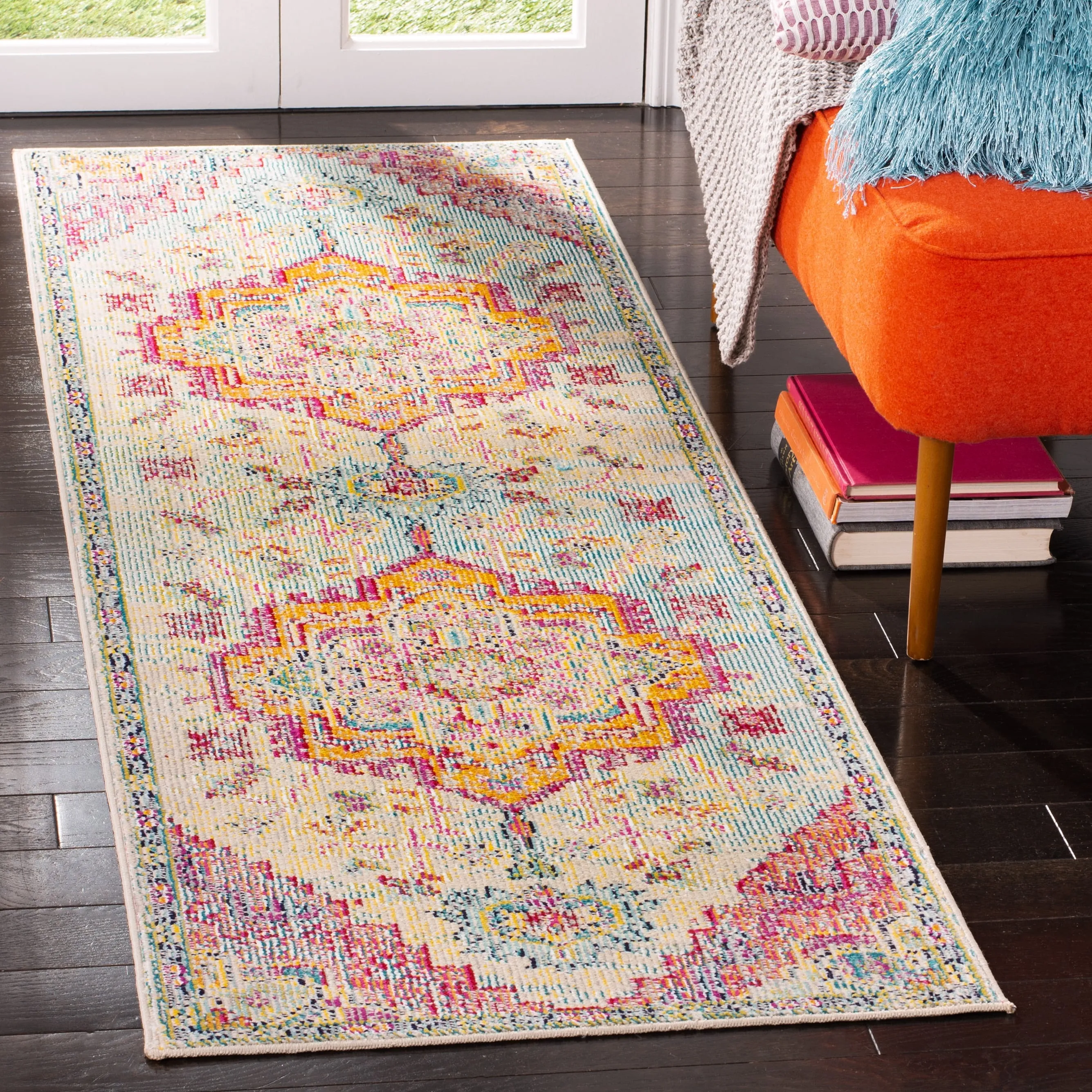 SAFAVIEH. Crystal Naimat Vintage Boho Medallion Rug