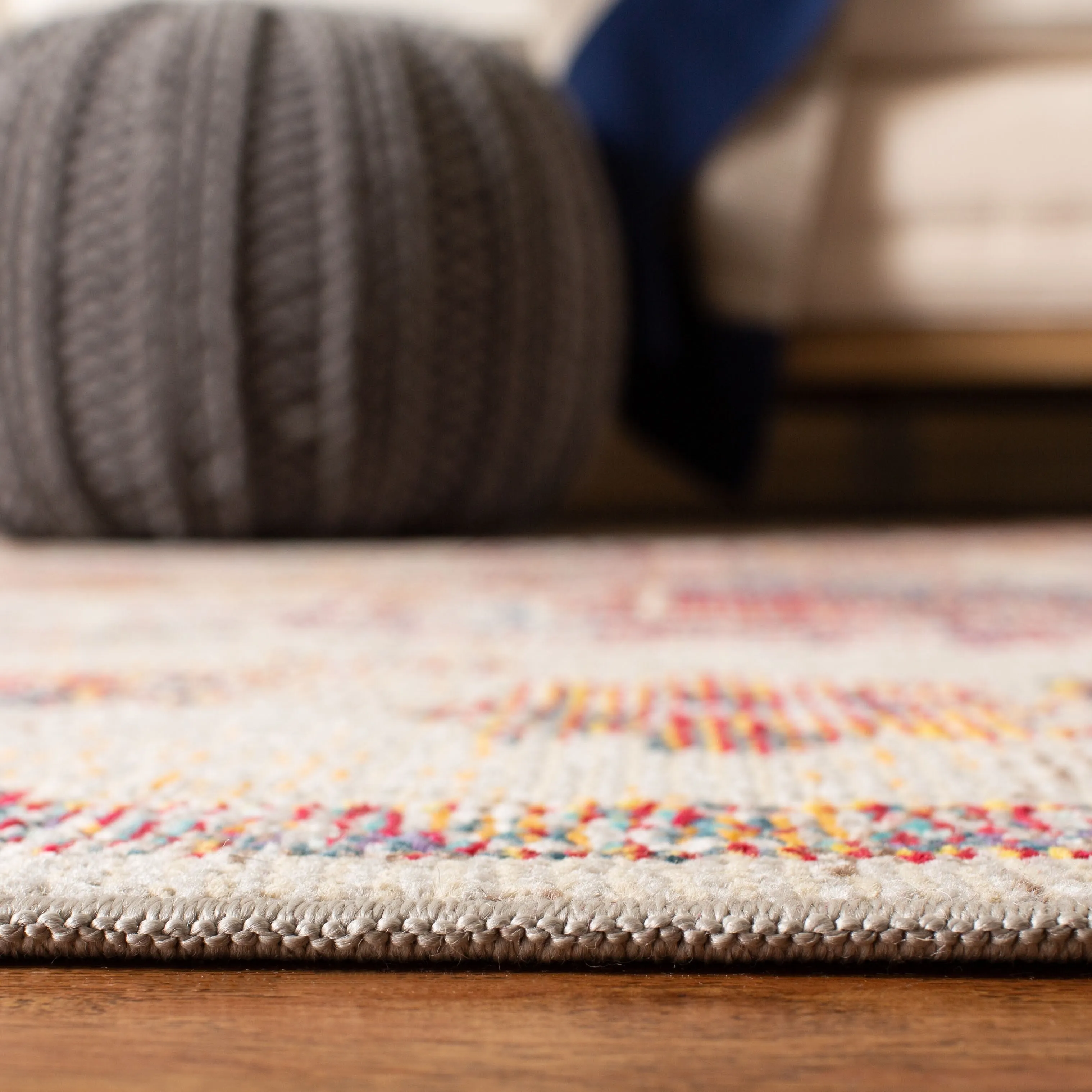 SAFAVIEH. Crystal Naimat Vintage Boho Medallion Rug