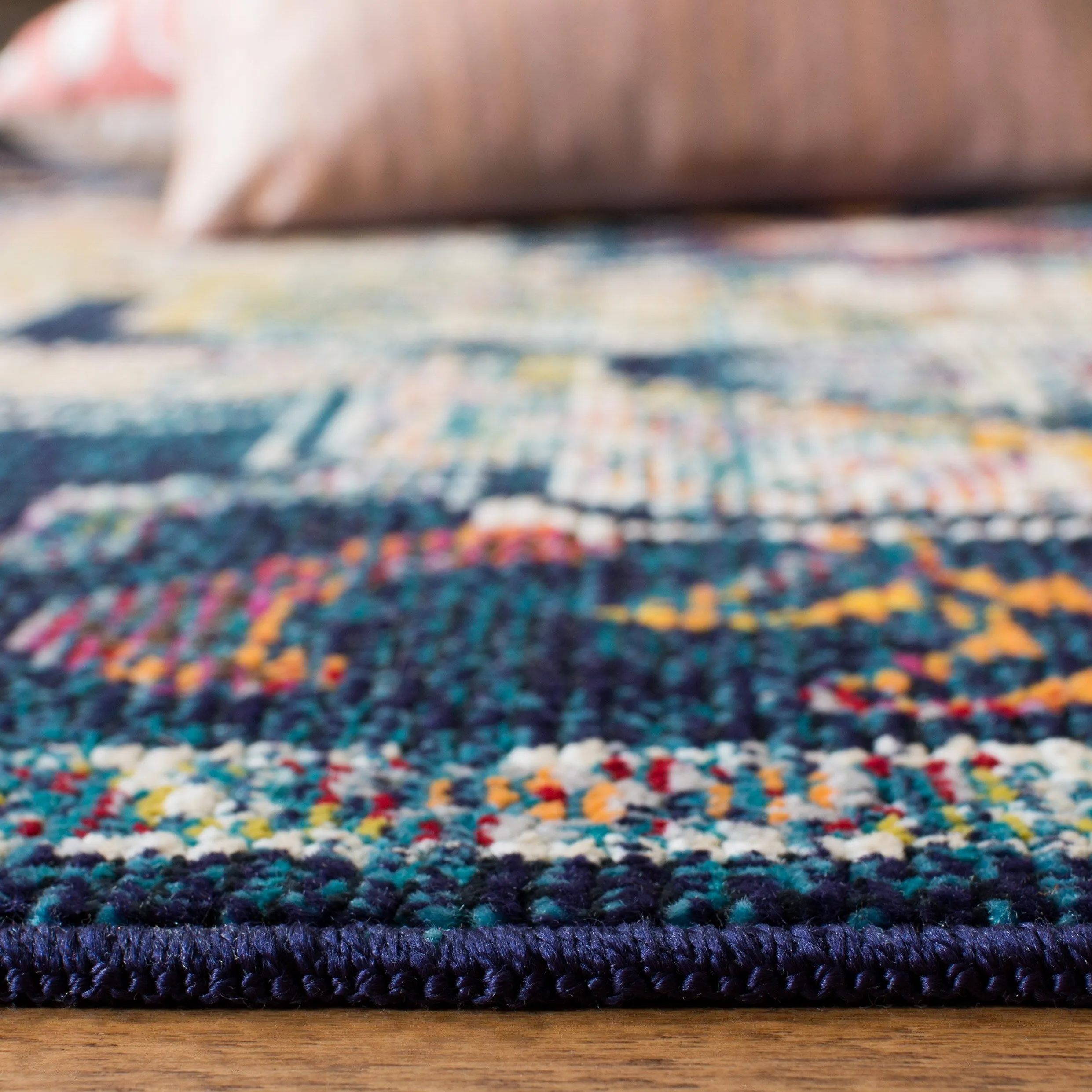 SAFAVIEH. Crystal Naimat Vintage Boho Medallion Rug