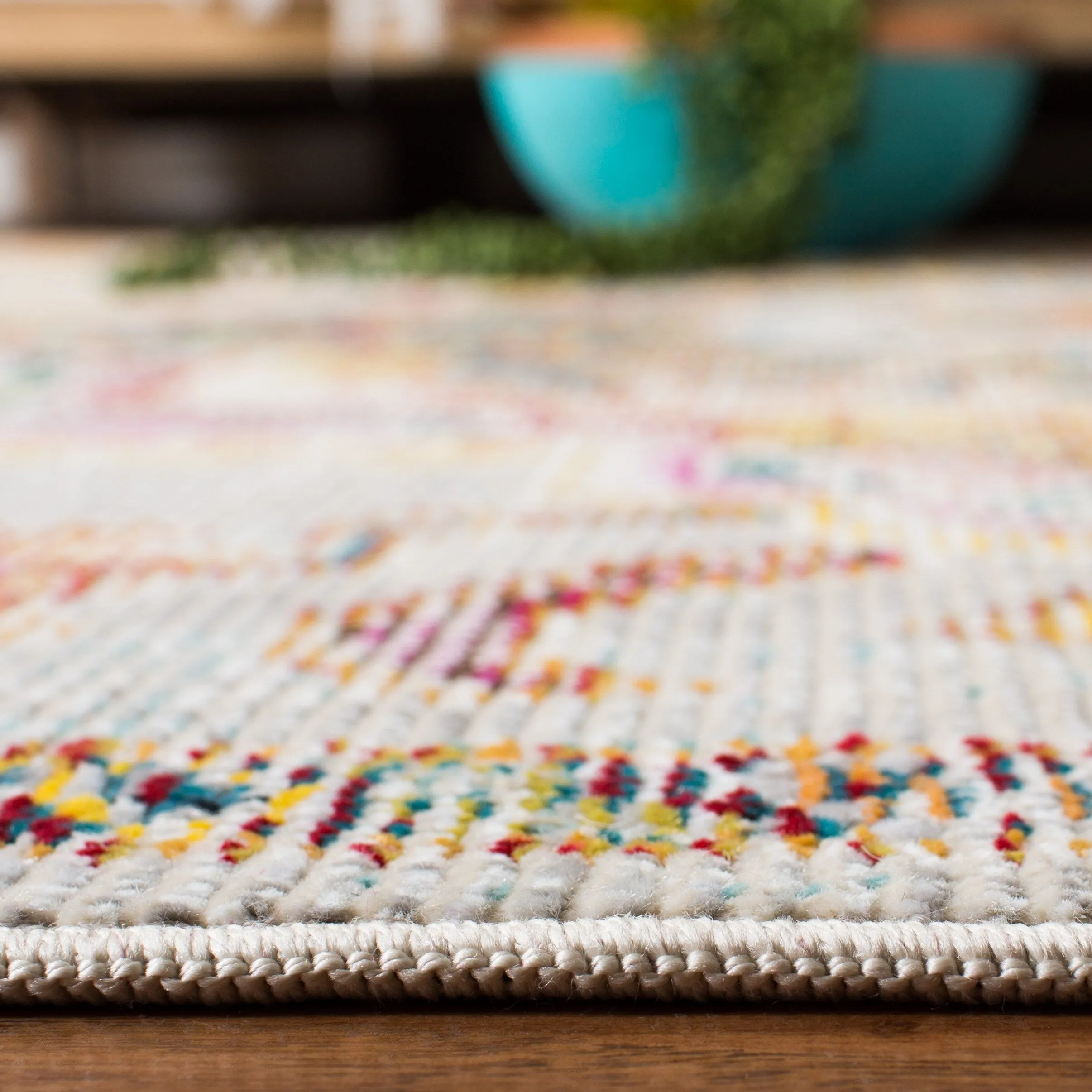 SAFAVIEH. Crystal Naimat Vintage Boho Medallion Rug