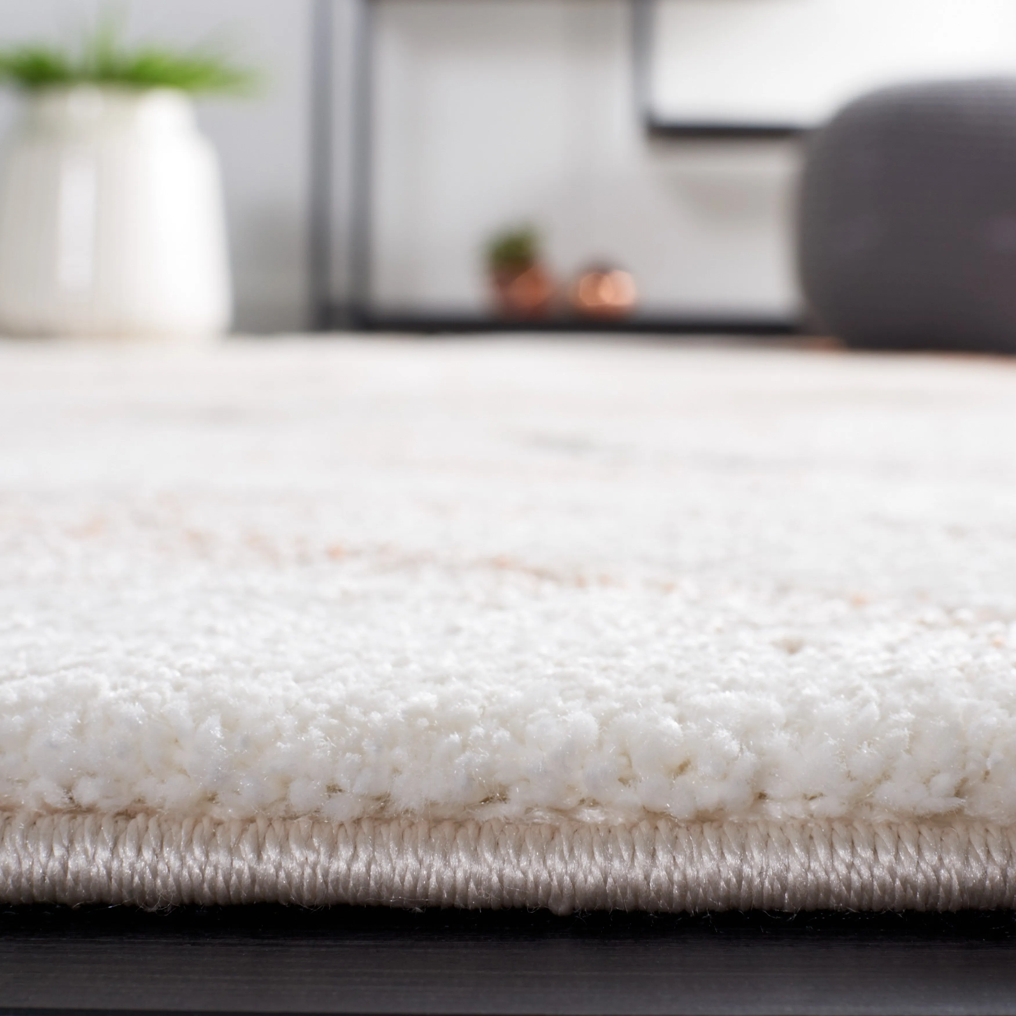 SAFAVIEH Cyrus Shag Mitka Modern Abstract Rug