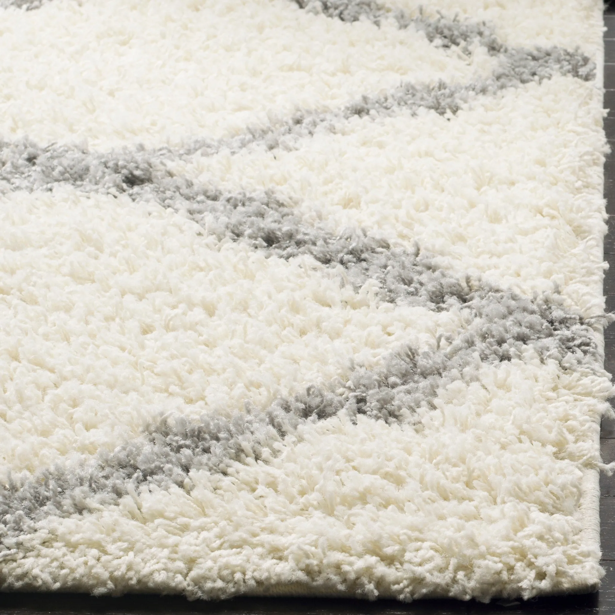 SAFAVIEH Dallas Shag Darina Trellis 1.5-inch Thick Rug