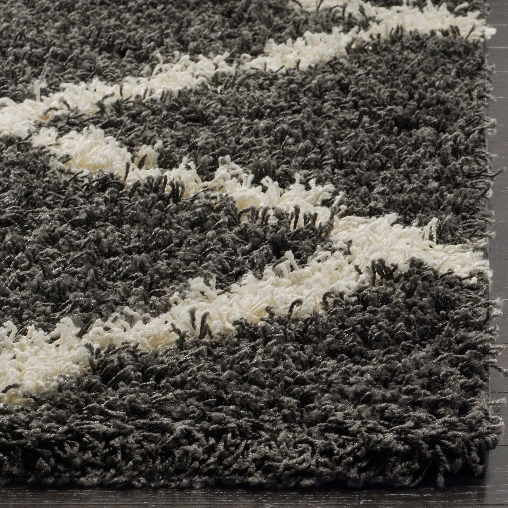 SAFAVIEH Dallas Shag Darina Trellis 1.5-inch Thick Rug