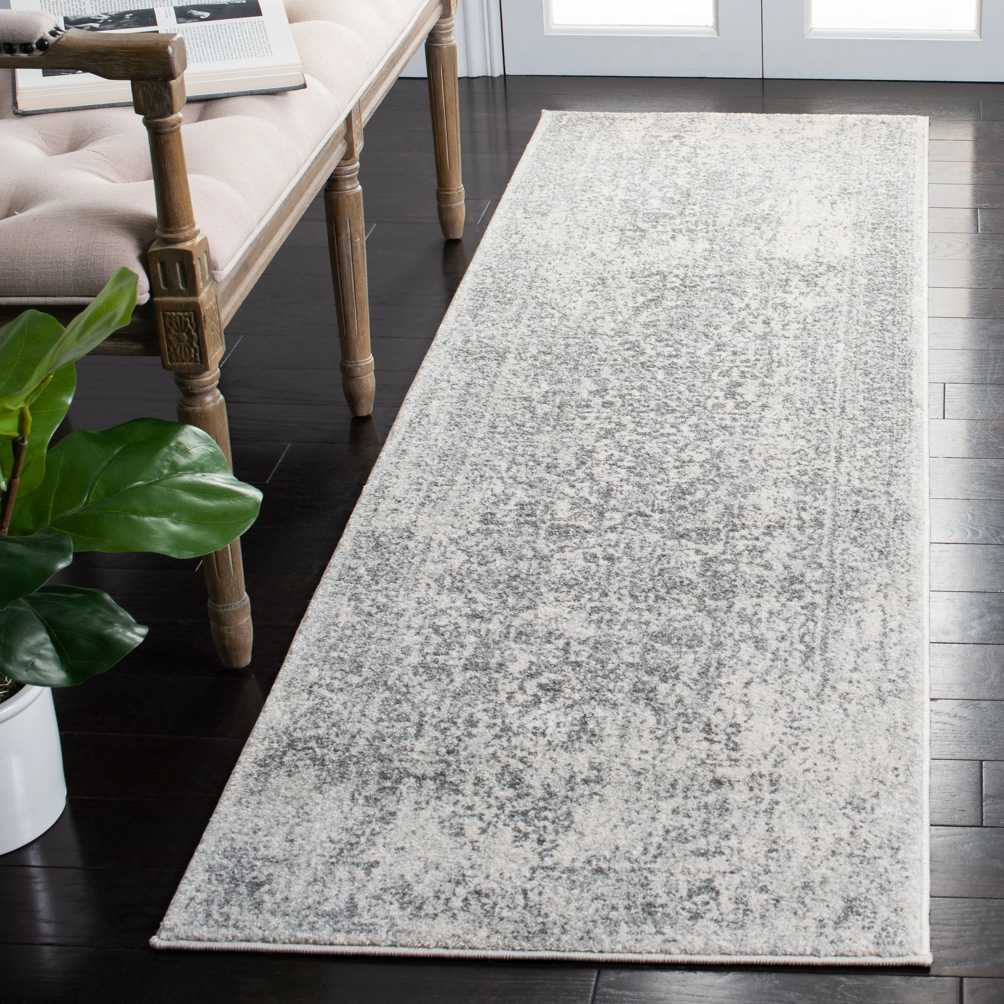 SAFAVIEH Evoke Pety Vintage Distressed Rug
