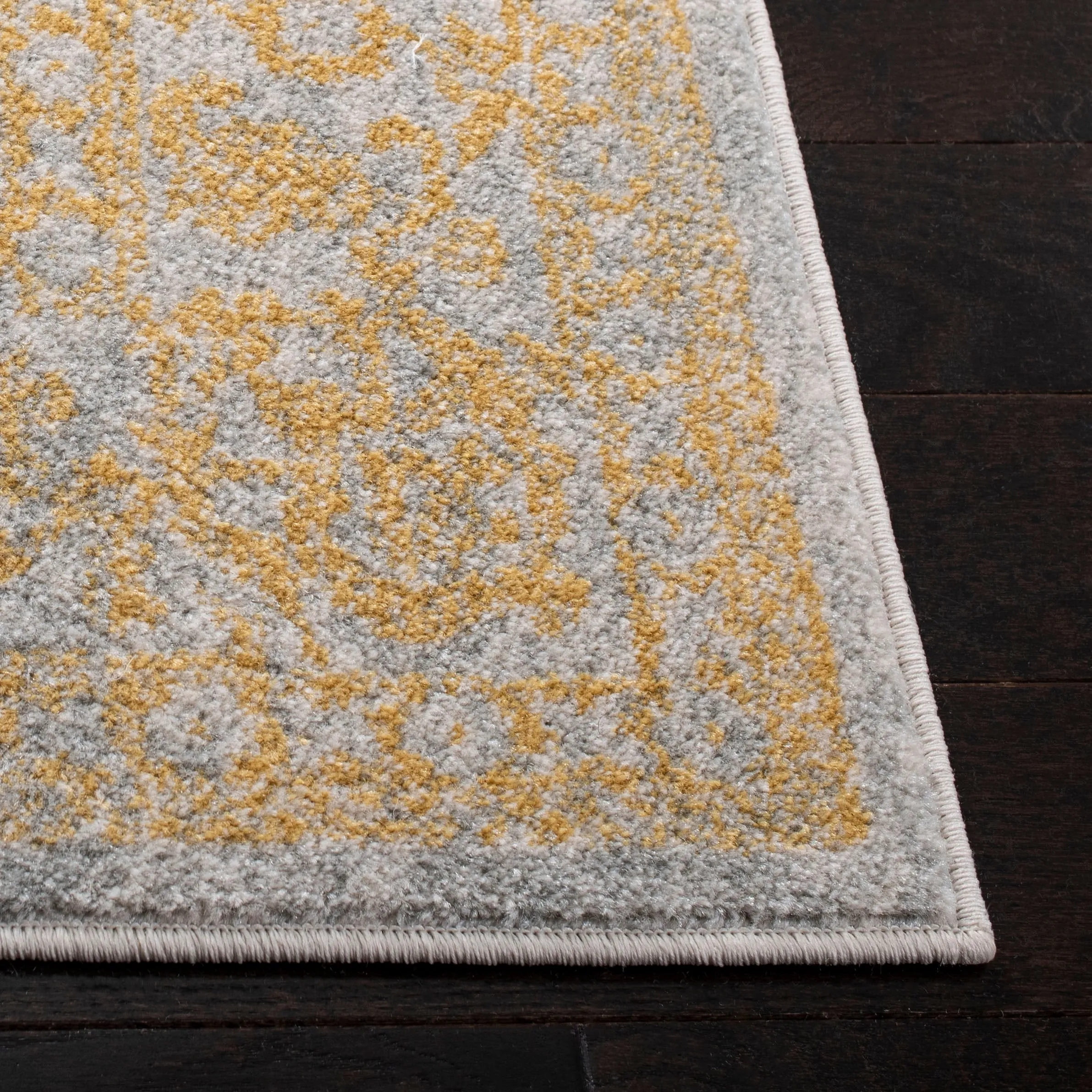 SAFAVIEH Evoke Pety Vintage Distressed Rug