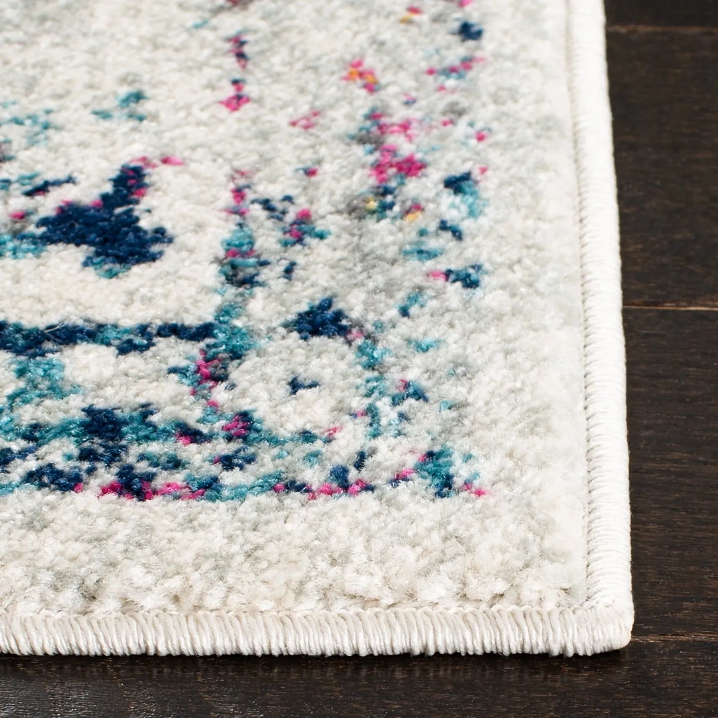 SAFAVIEH Evoke Pety Vintage Distressed Rug
