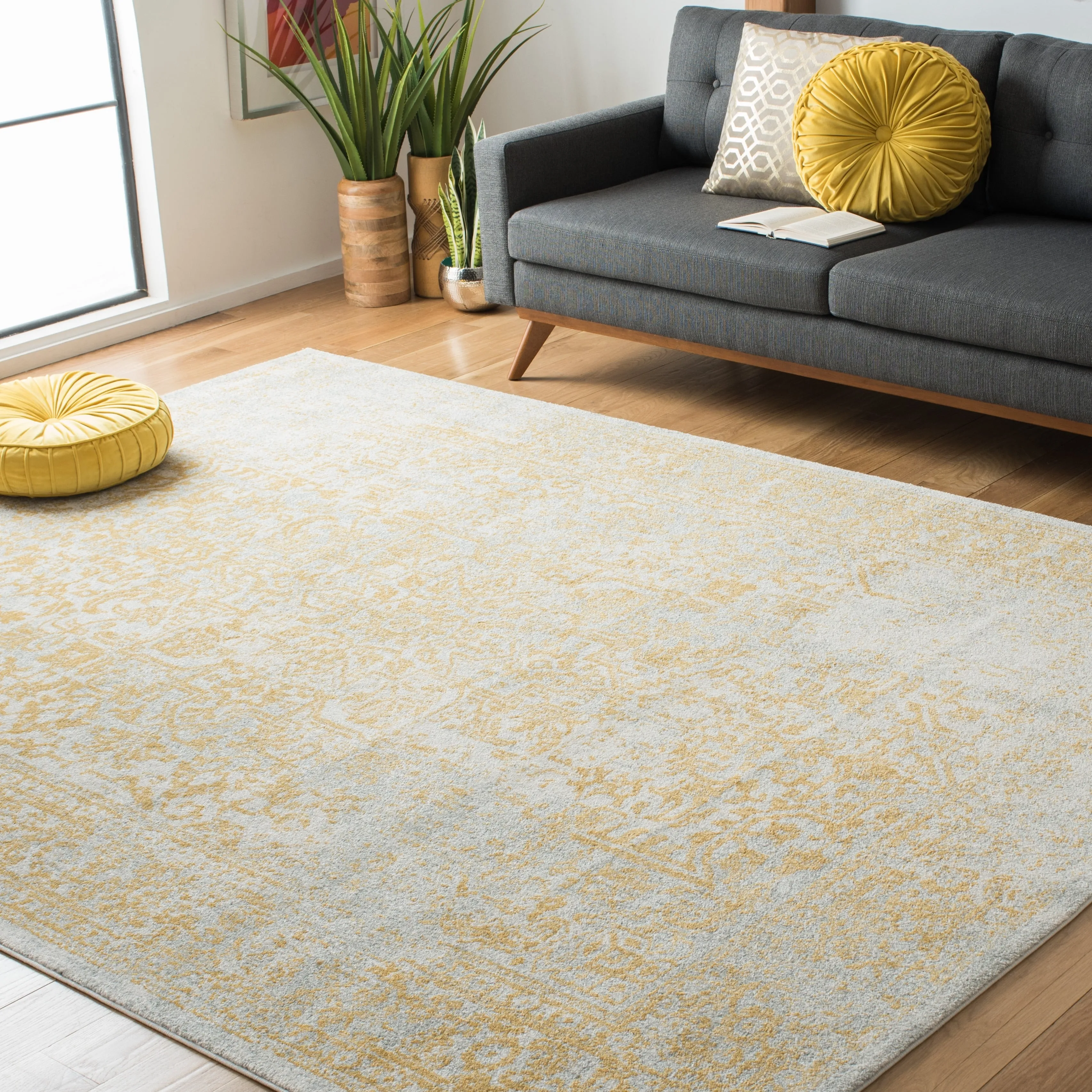SAFAVIEH Evoke Pety Vintage Distressed Rug