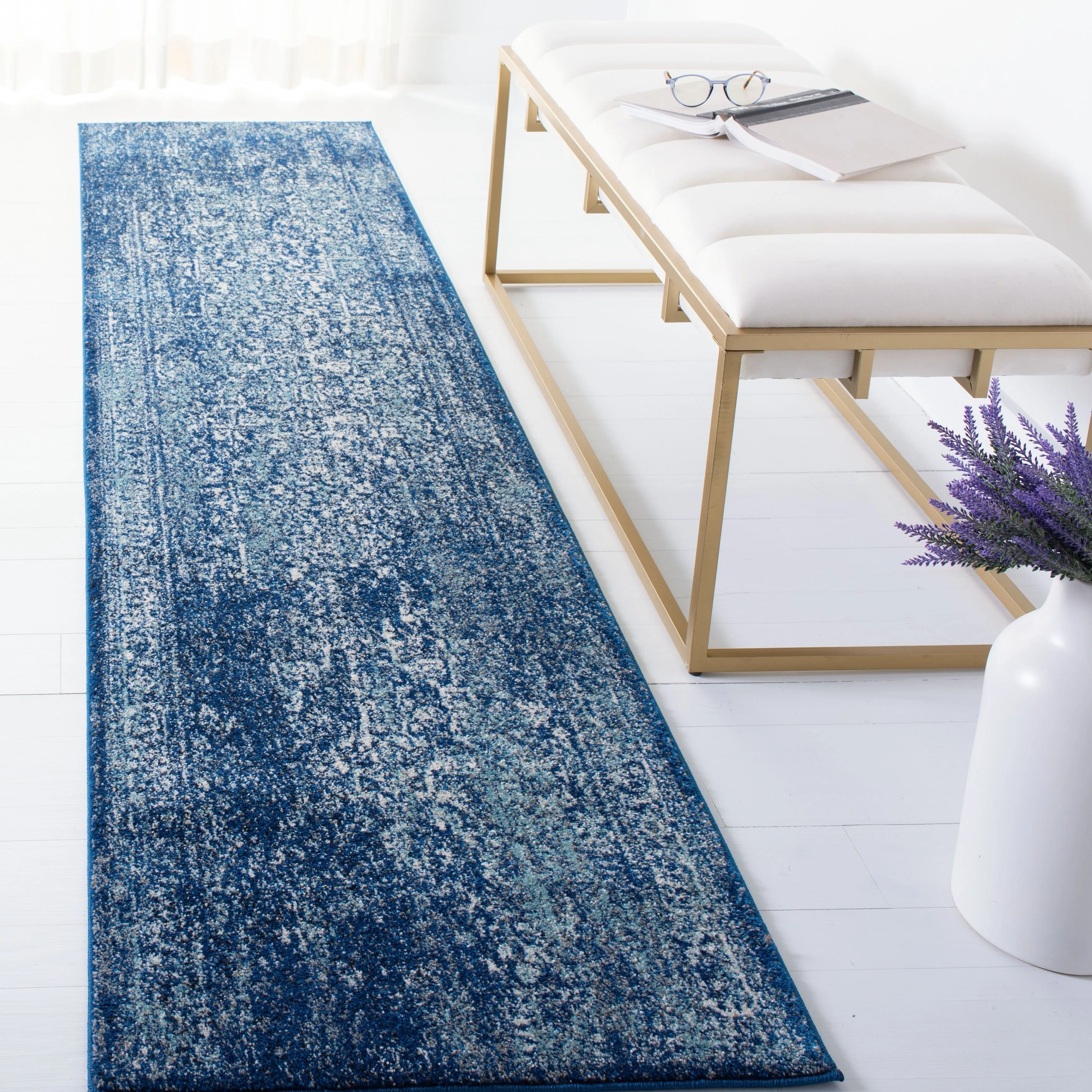 SAFAVIEH Evoke Pety Vintage Distressed Rug
