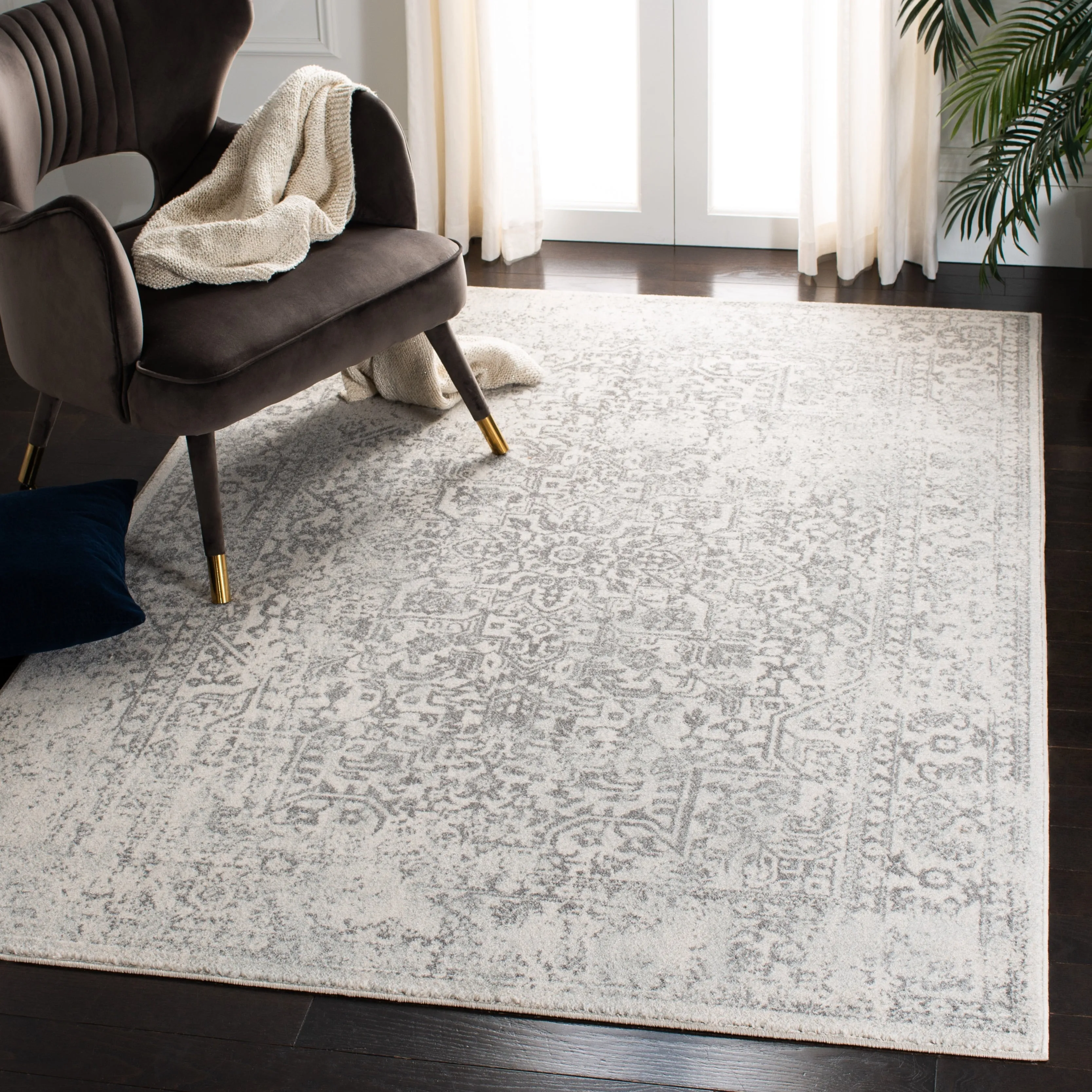 SAFAVIEH Evoke Pety Vintage Distressed Rug