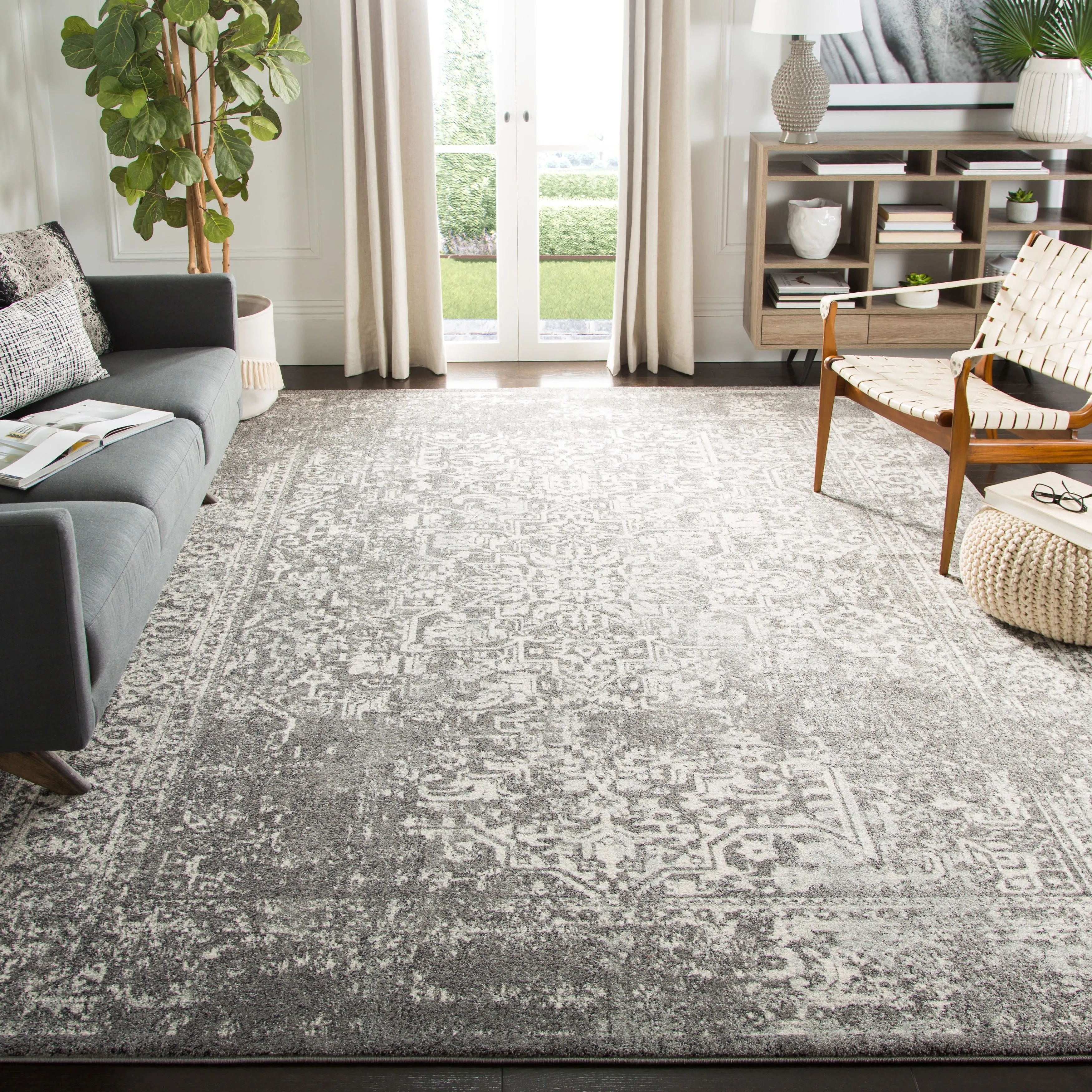 SAFAVIEH Evoke Pety Vintage Distressed Rug