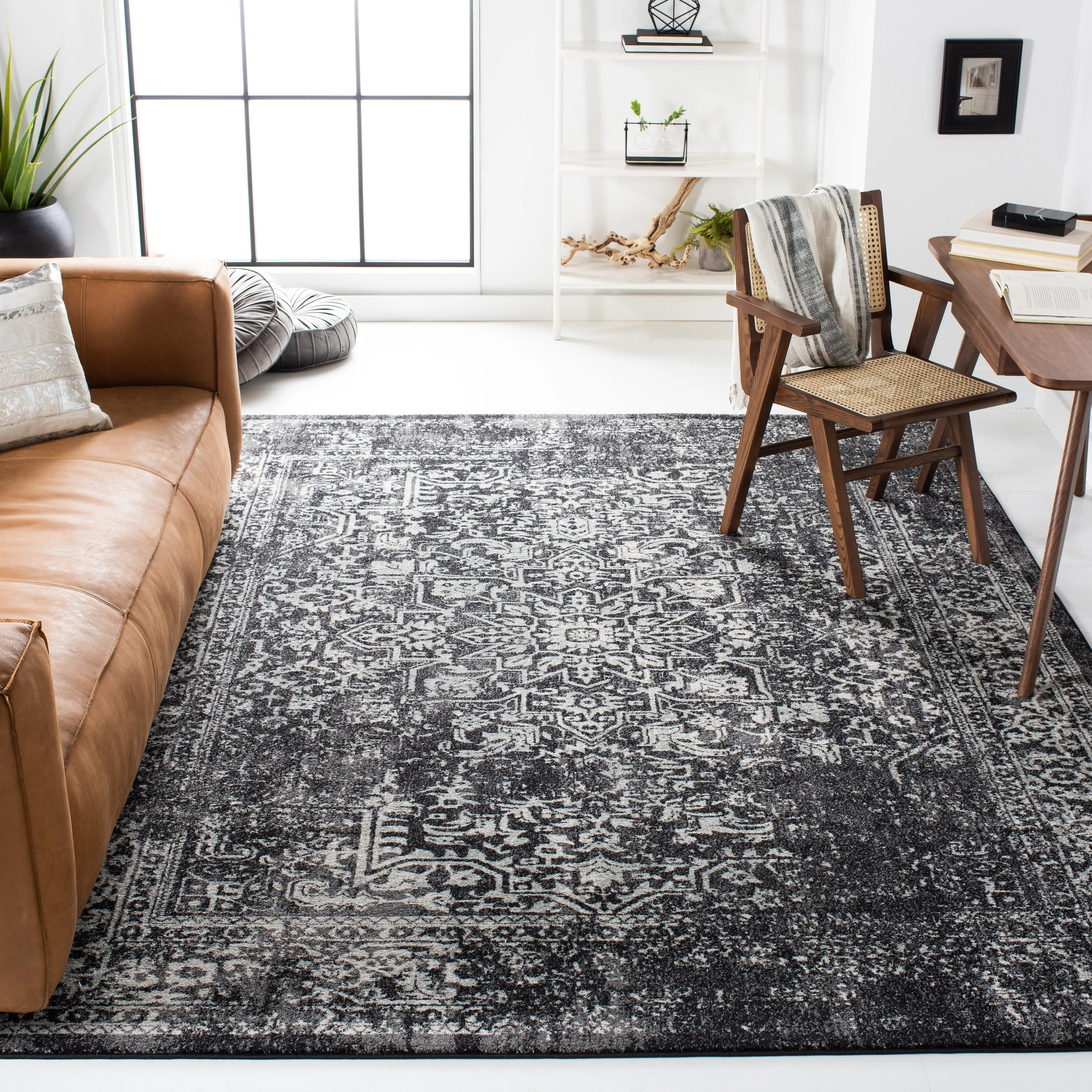 SAFAVIEH Evoke Pety Vintage Distressed Rug