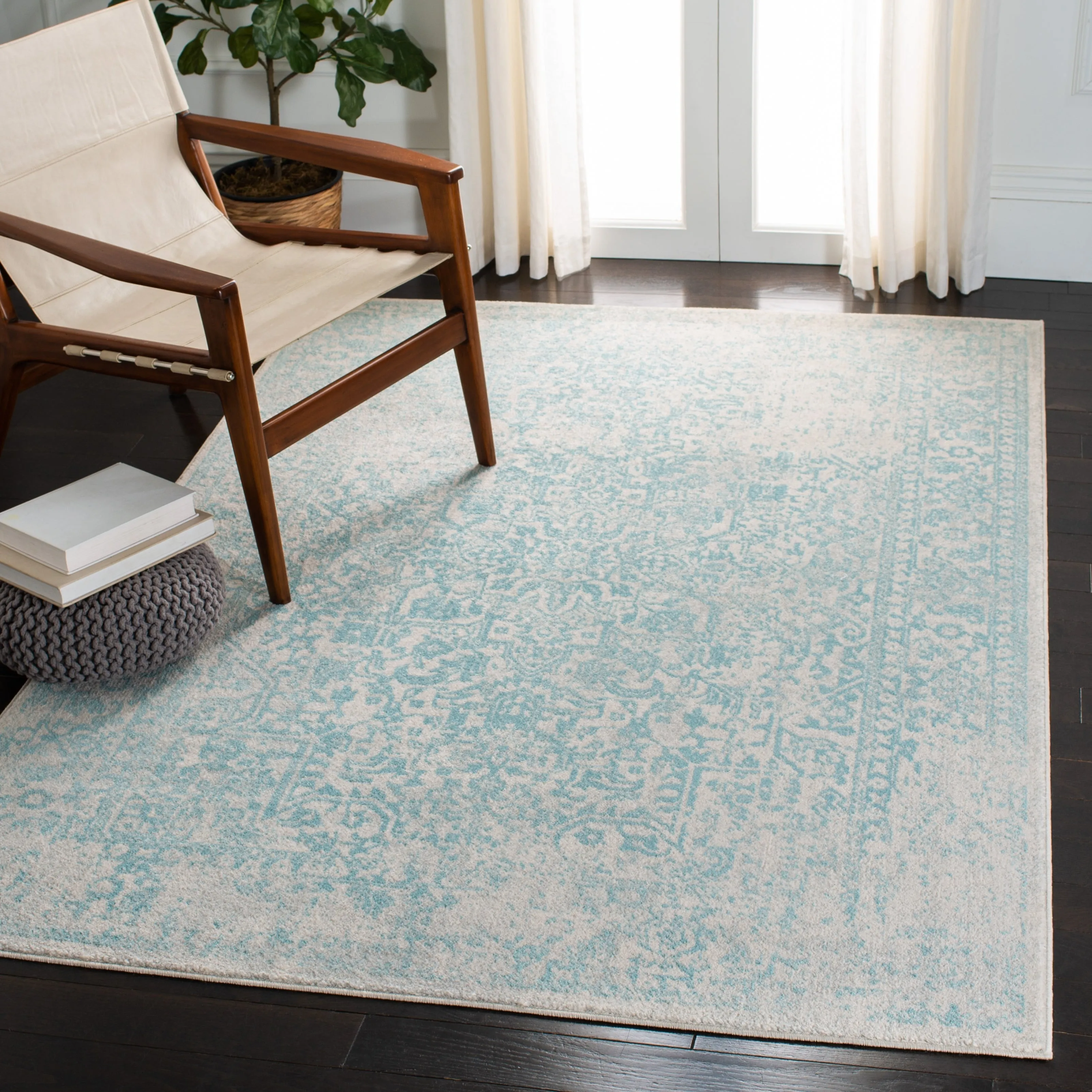 SAFAVIEH Evoke Pety Vintage Distressed Rug