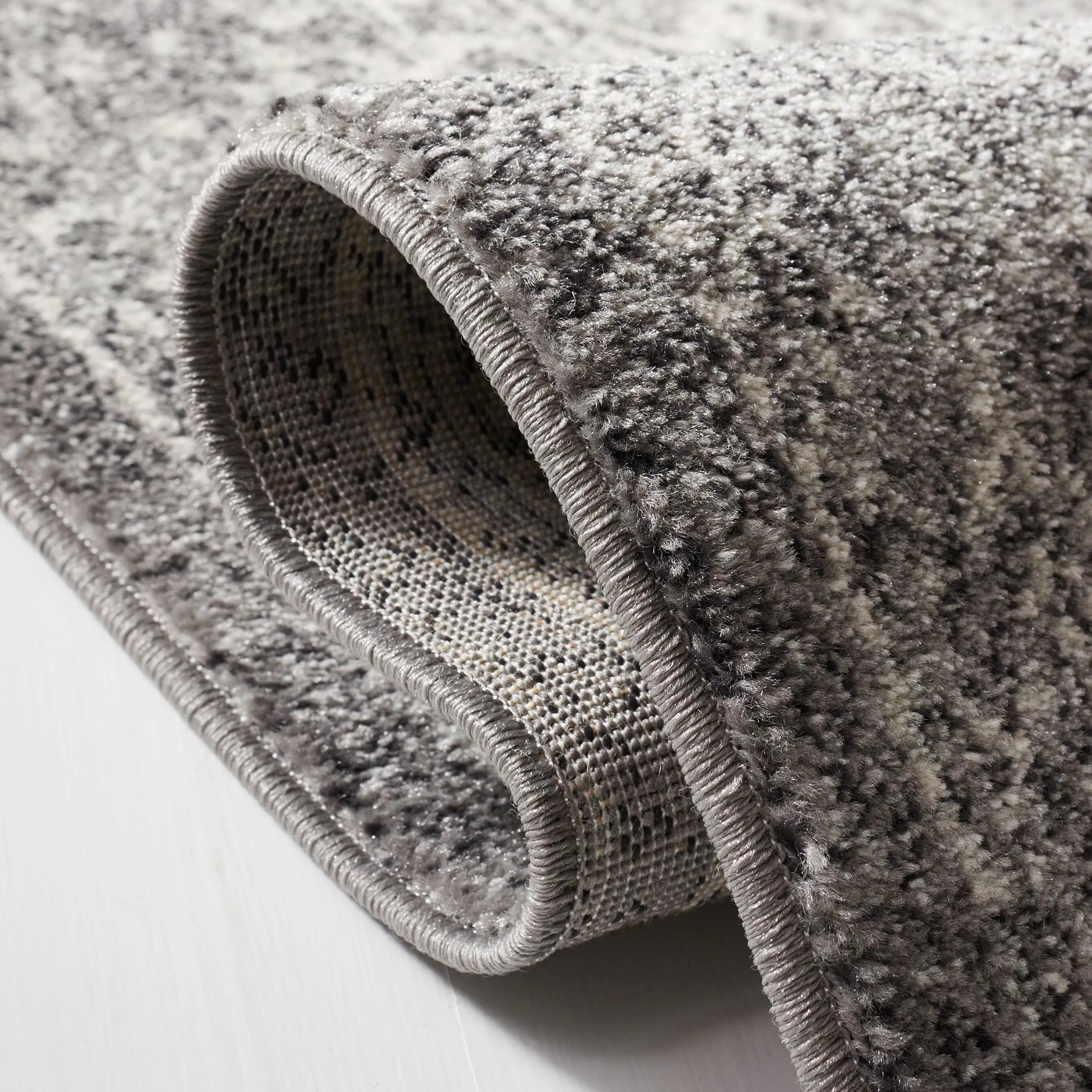 SAFAVIEH Evoke Pety Vintage Distressed Rug