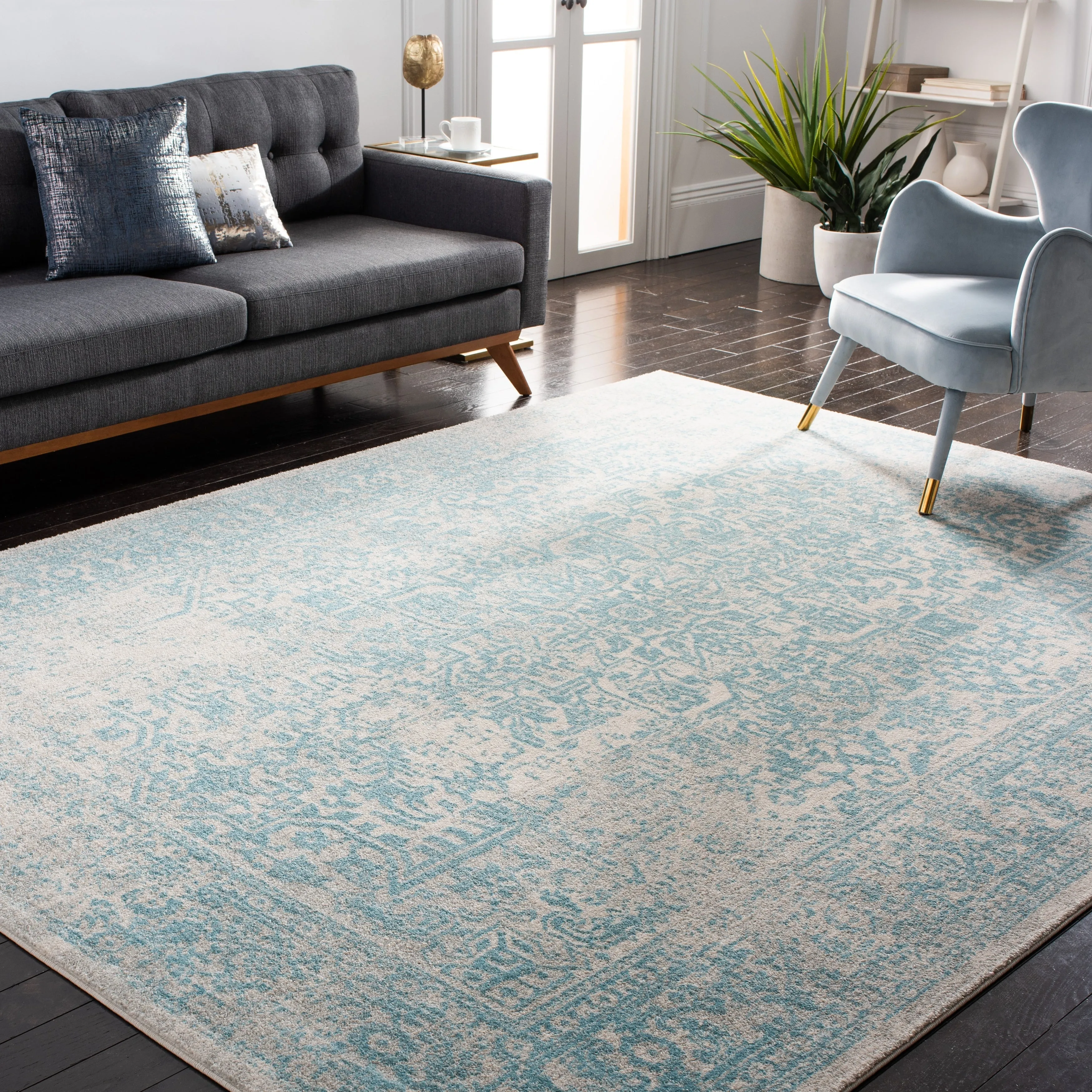 SAFAVIEH Evoke Pety Vintage Distressed Rug