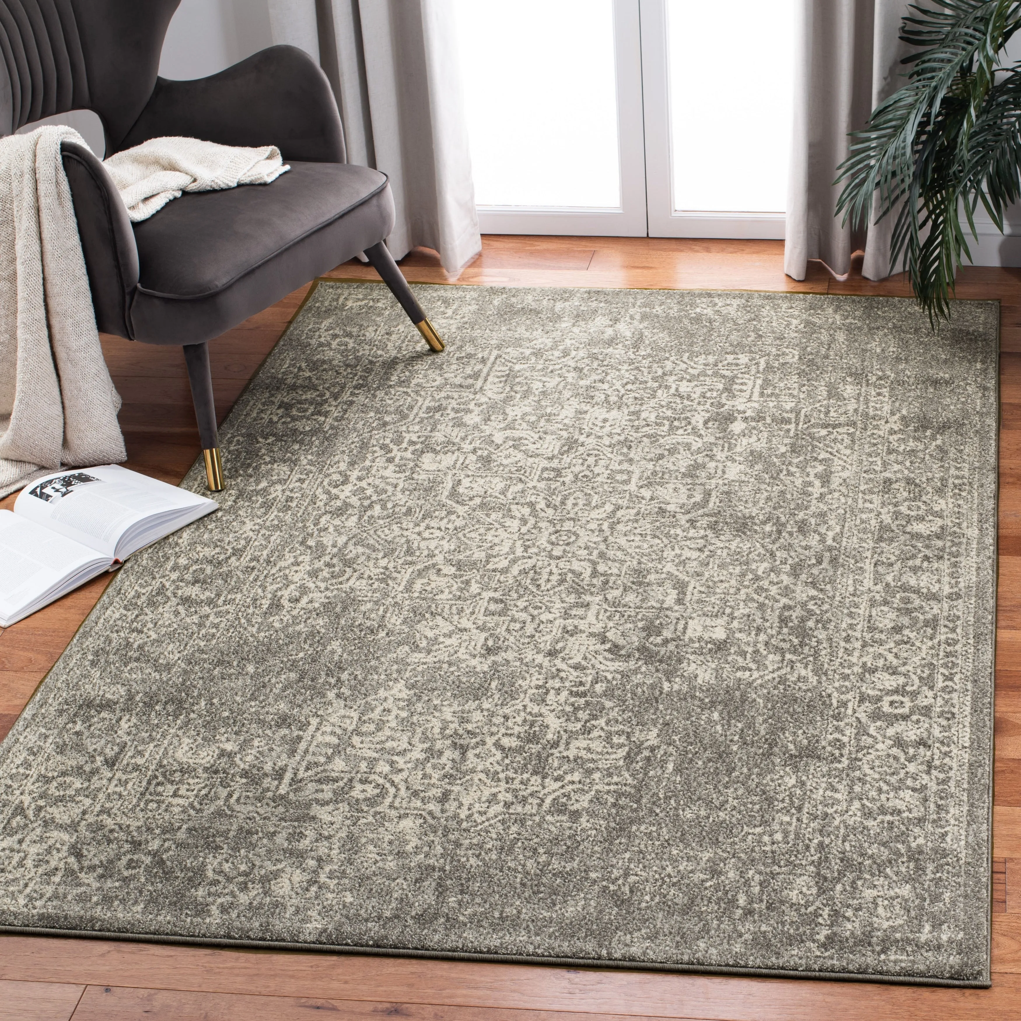SAFAVIEH Evoke Pety Vintage Distressed Rug