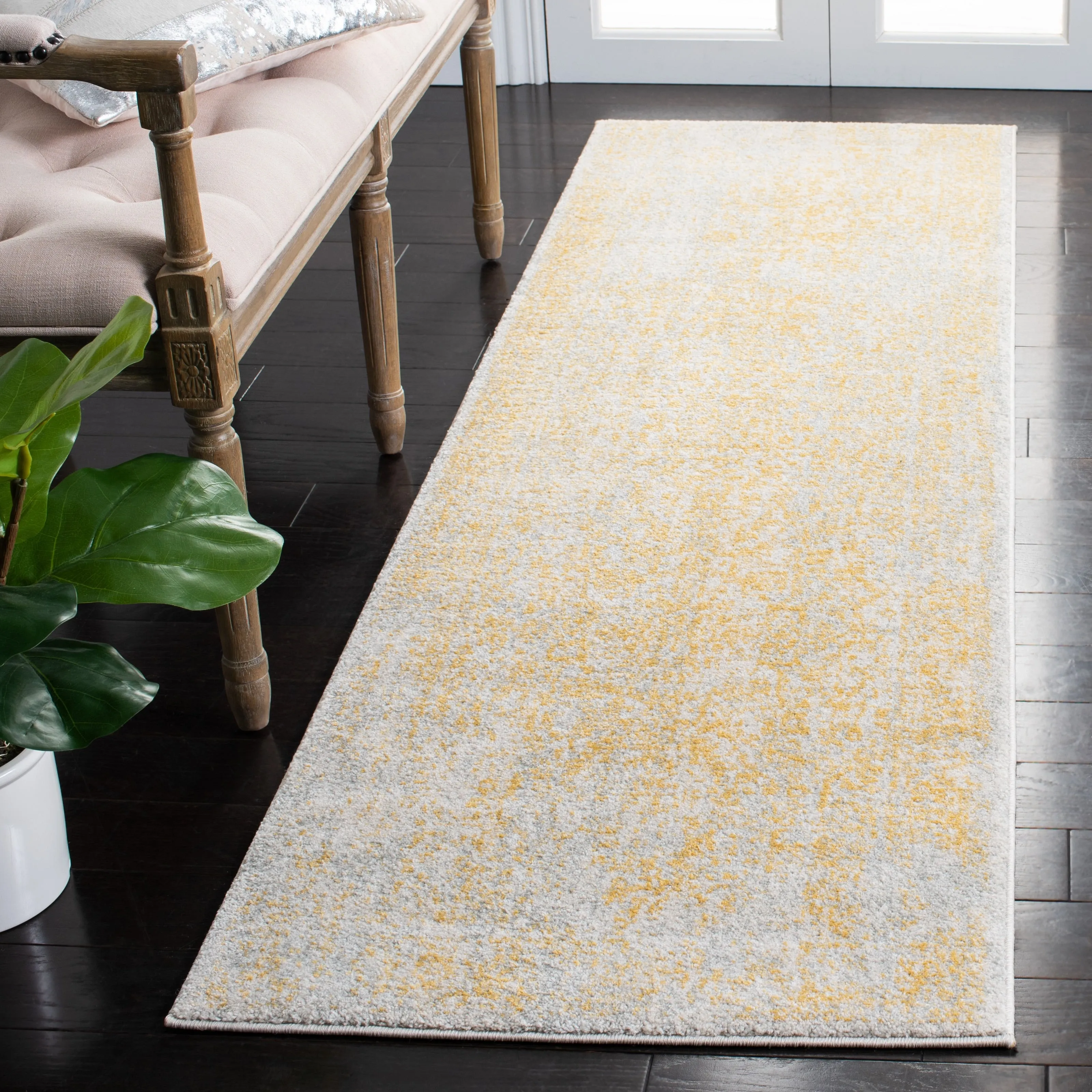 SAFAVIEH Evoke Pety Vintage Distressed Rug