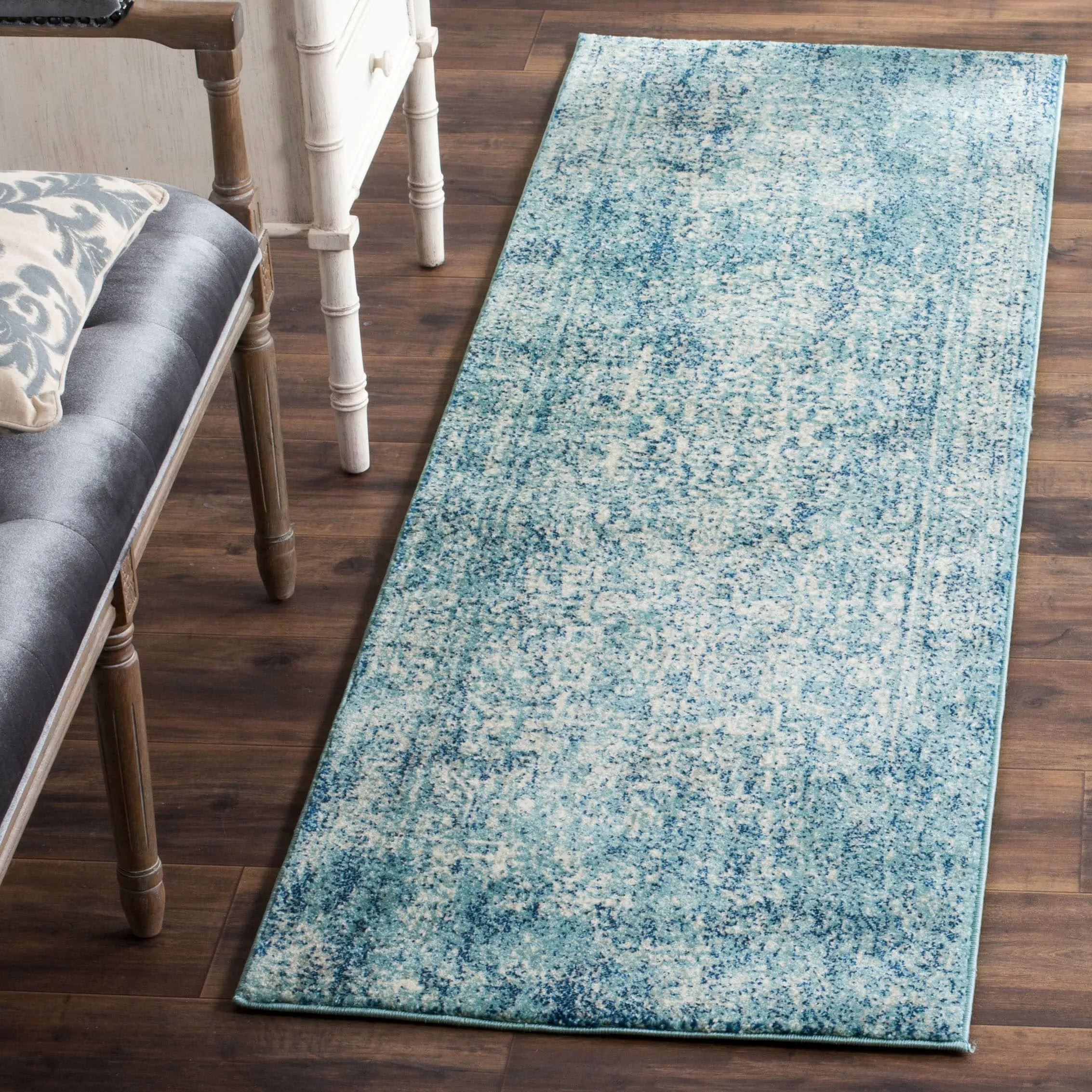 SAFAVIEH Evoke Pety Vintage Distressed Rug