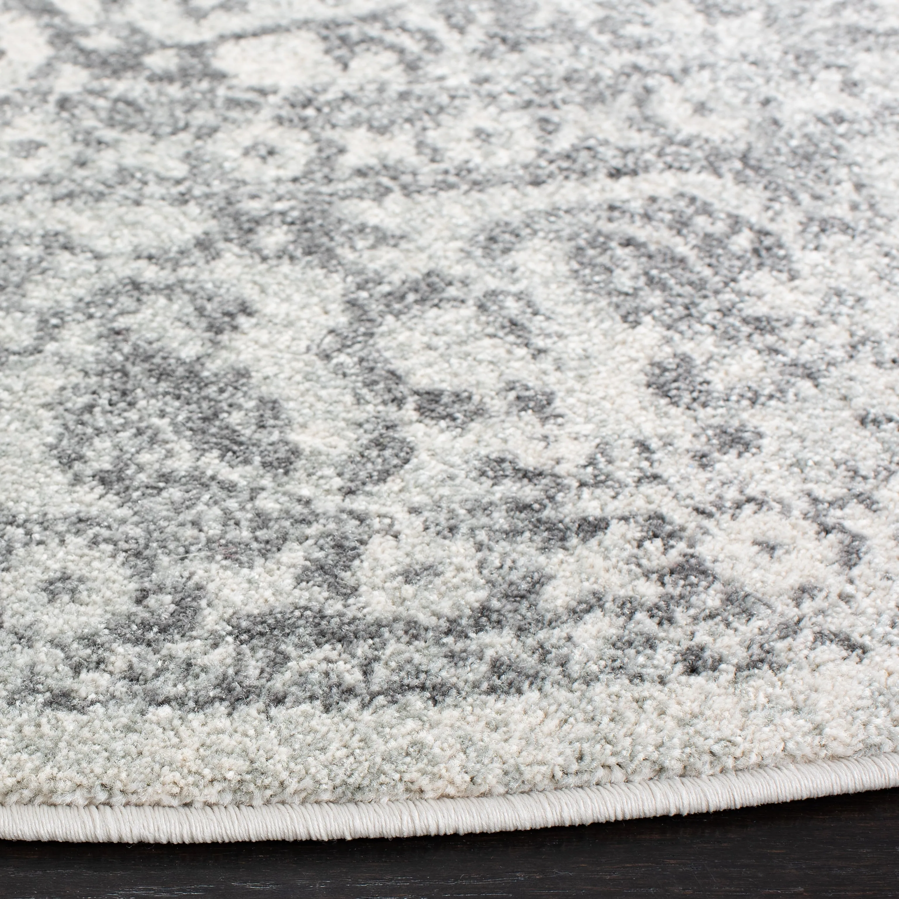 SAFAVIEH Evoke Pety Vintage Distressed Rug