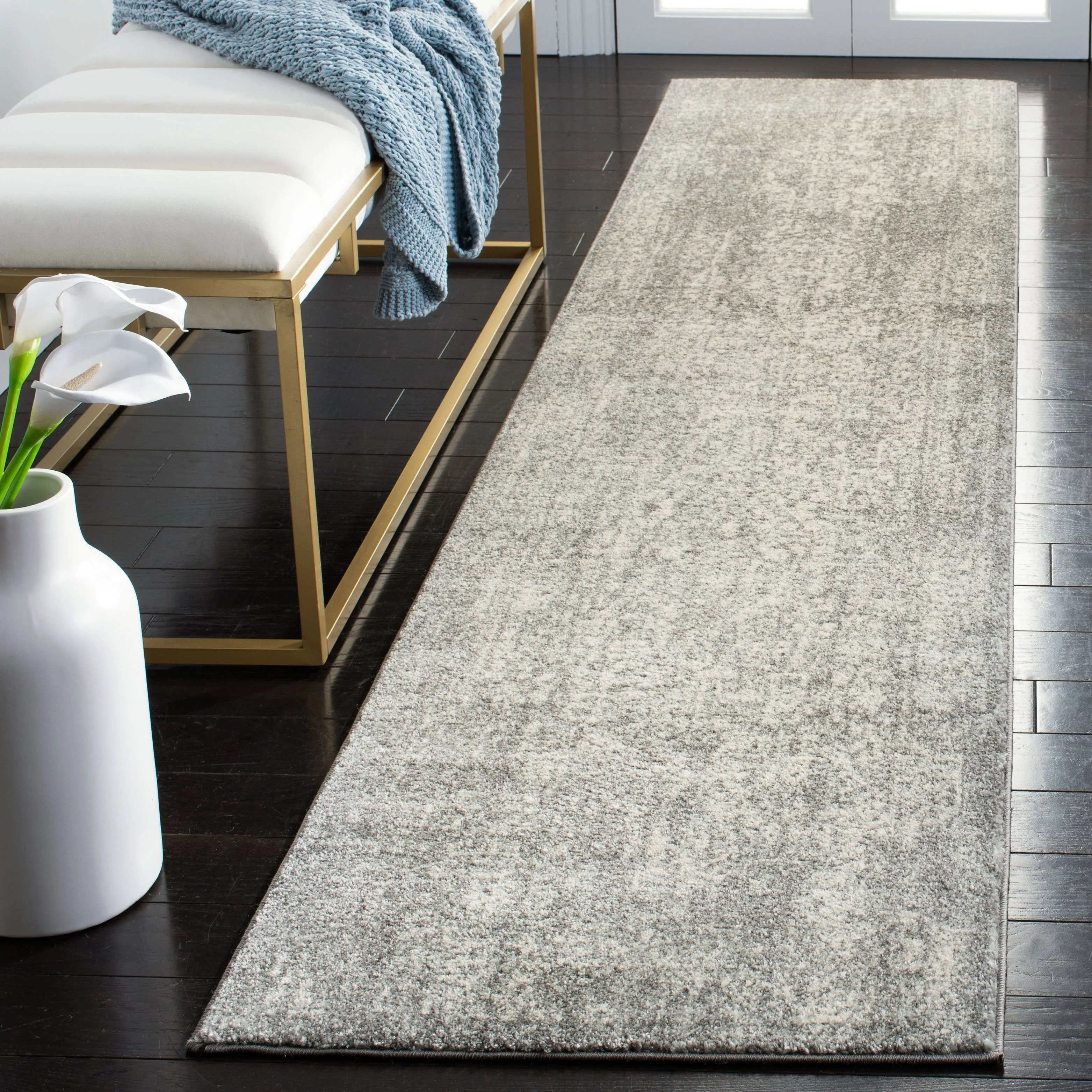 SAFAVIEH Evoke Pety Vintage Distressed Rug
