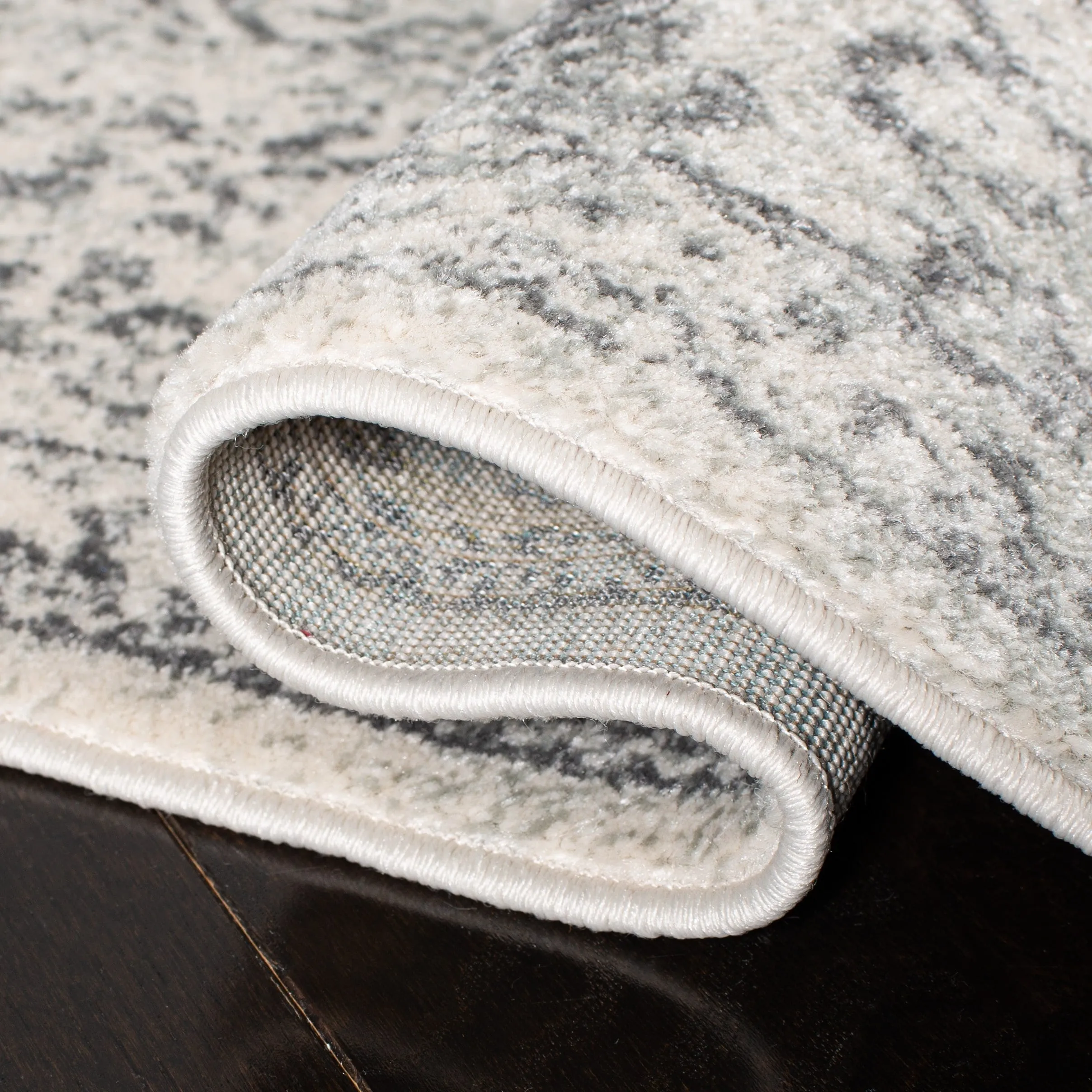 SAFAVIEH Evoke Pety Vintage Distressed Rug