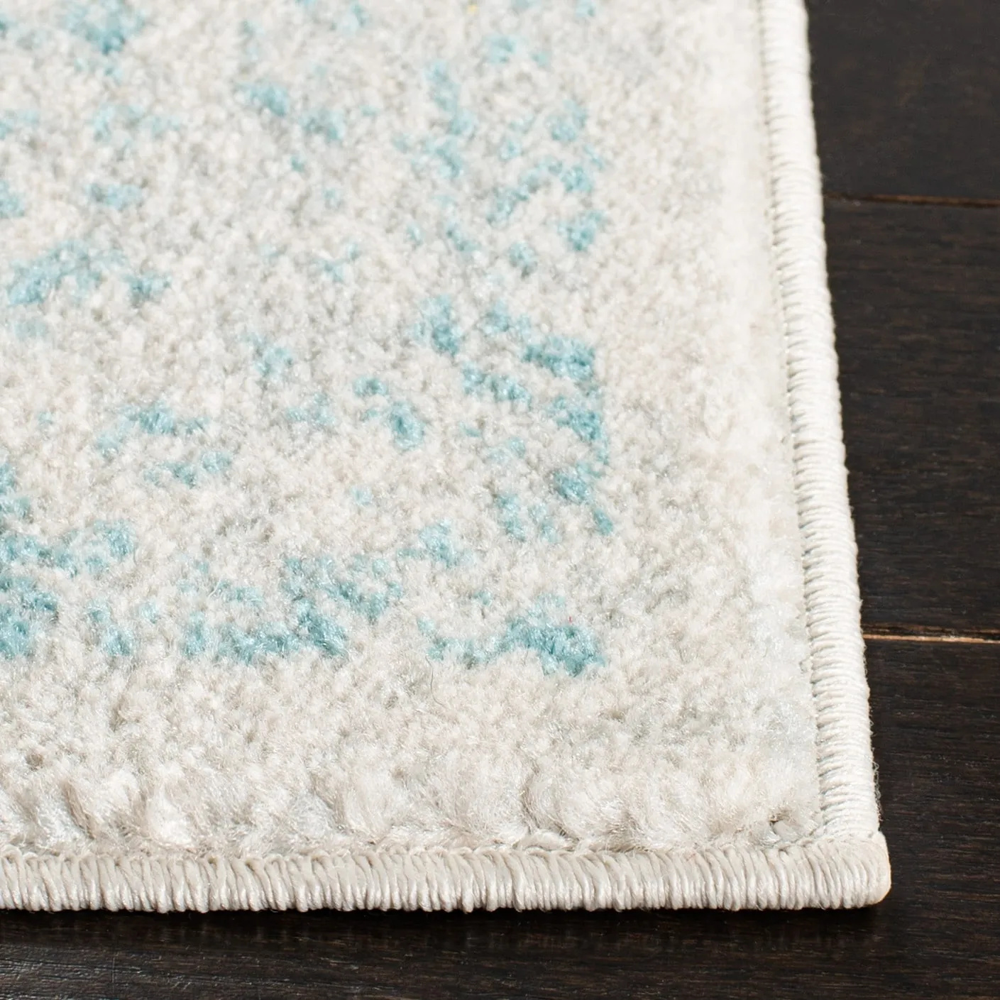 SAFAVIEH Evoke Pety Vintage Distressed Rug