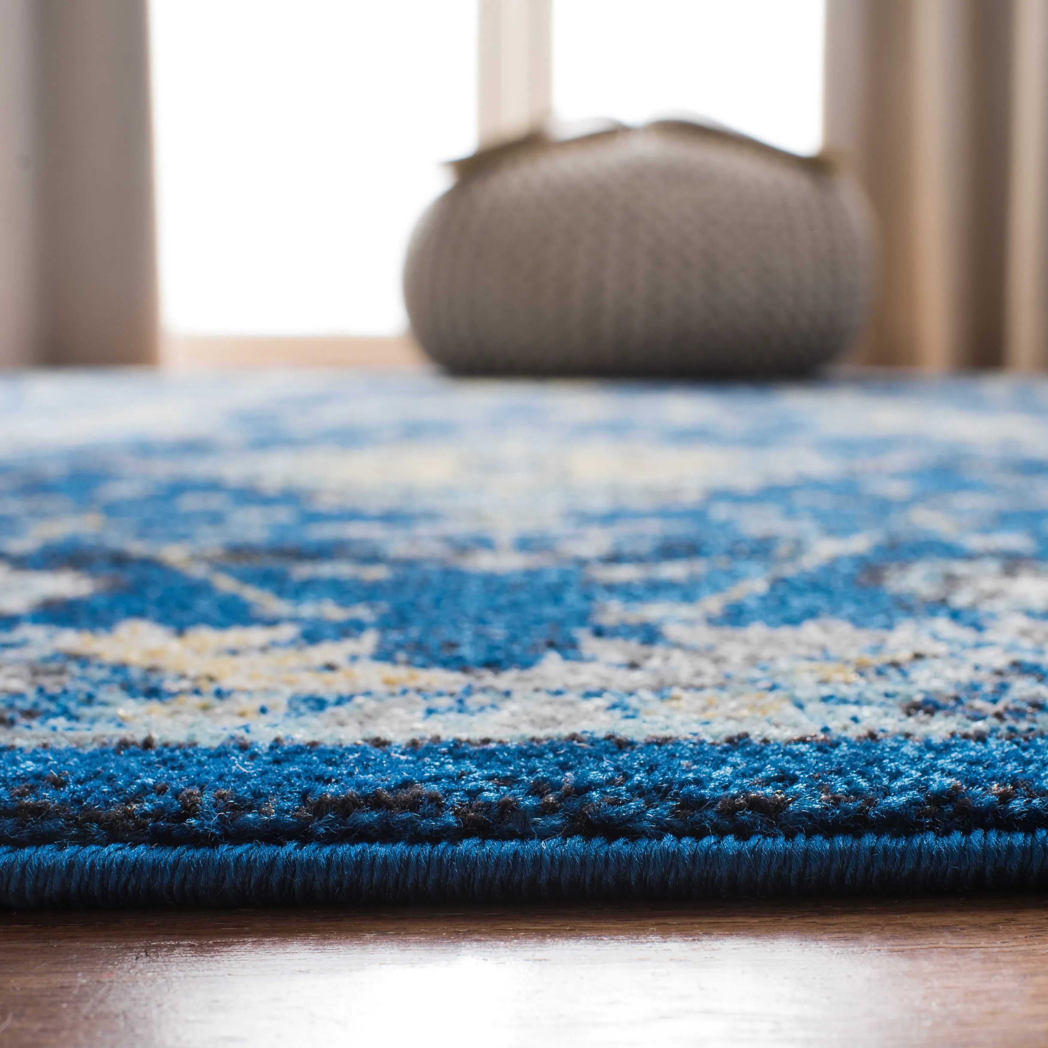 SAFAVIEH Evoke Tila Vintage Boho Shabby Chic Rug