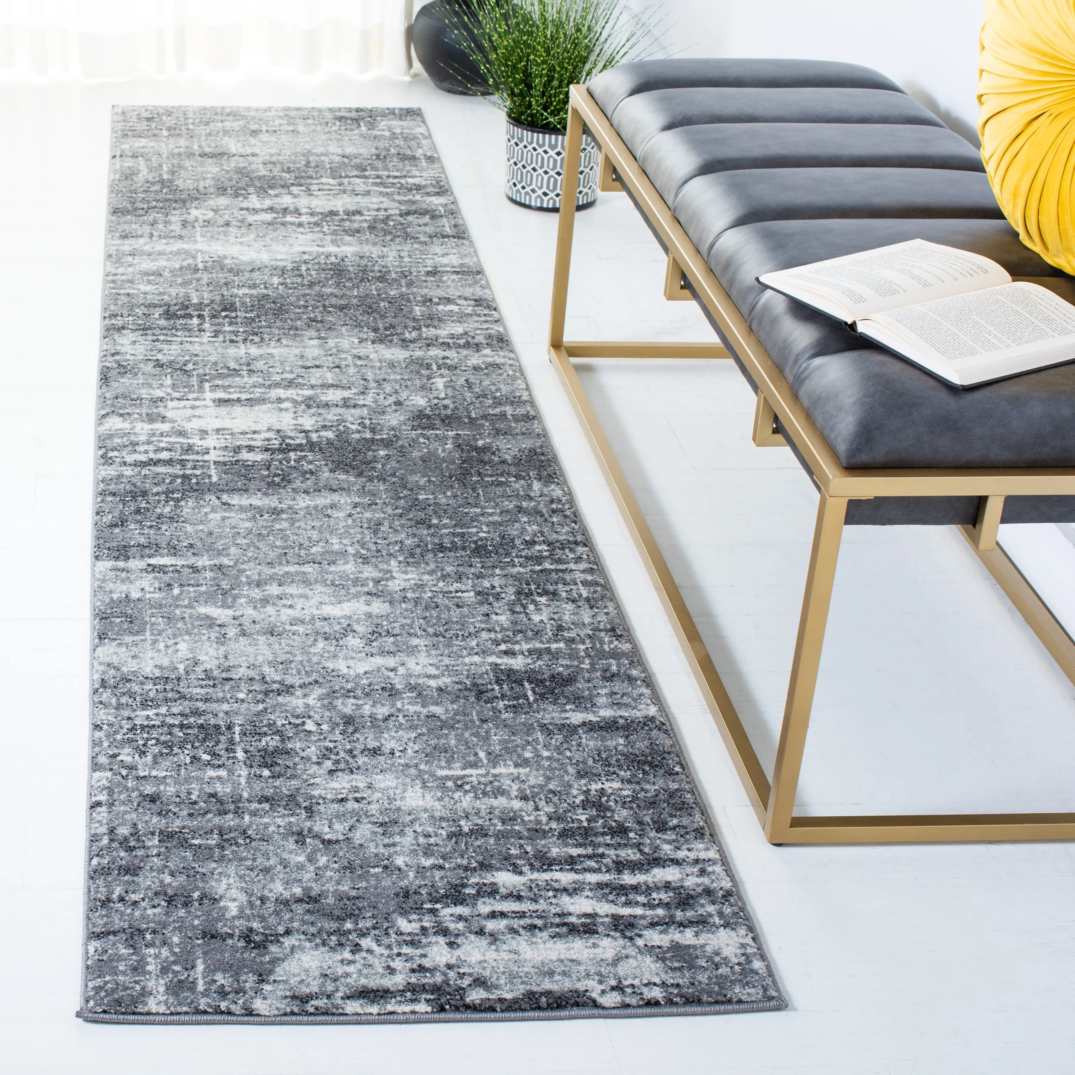 SAFAVIEH. Evoke Yukako Modern Abstract Distressed Rug